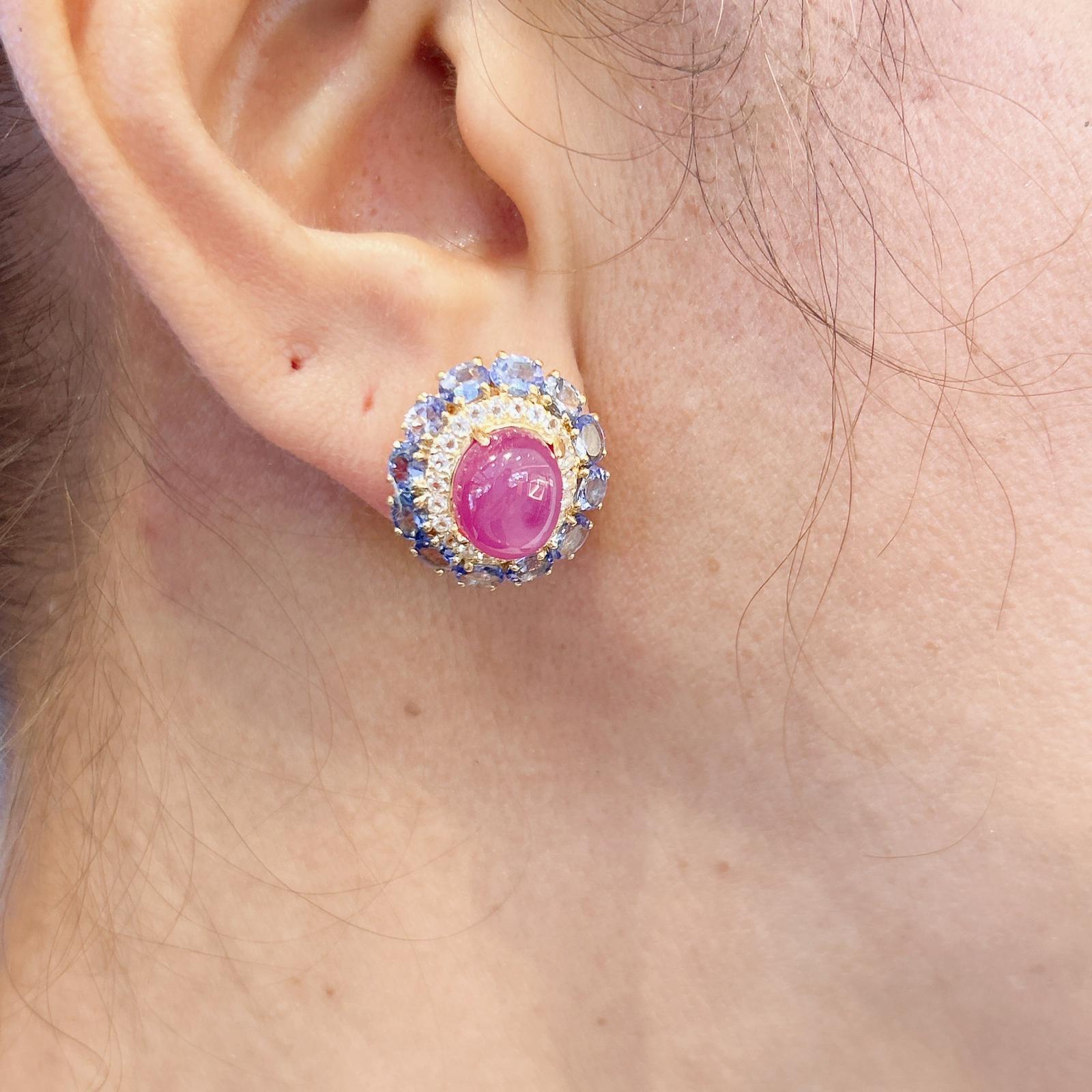 Boucles d'oreilles Bochic Capri en or 22 carats et argent avec rubis naturel et tanzanite en vente 1