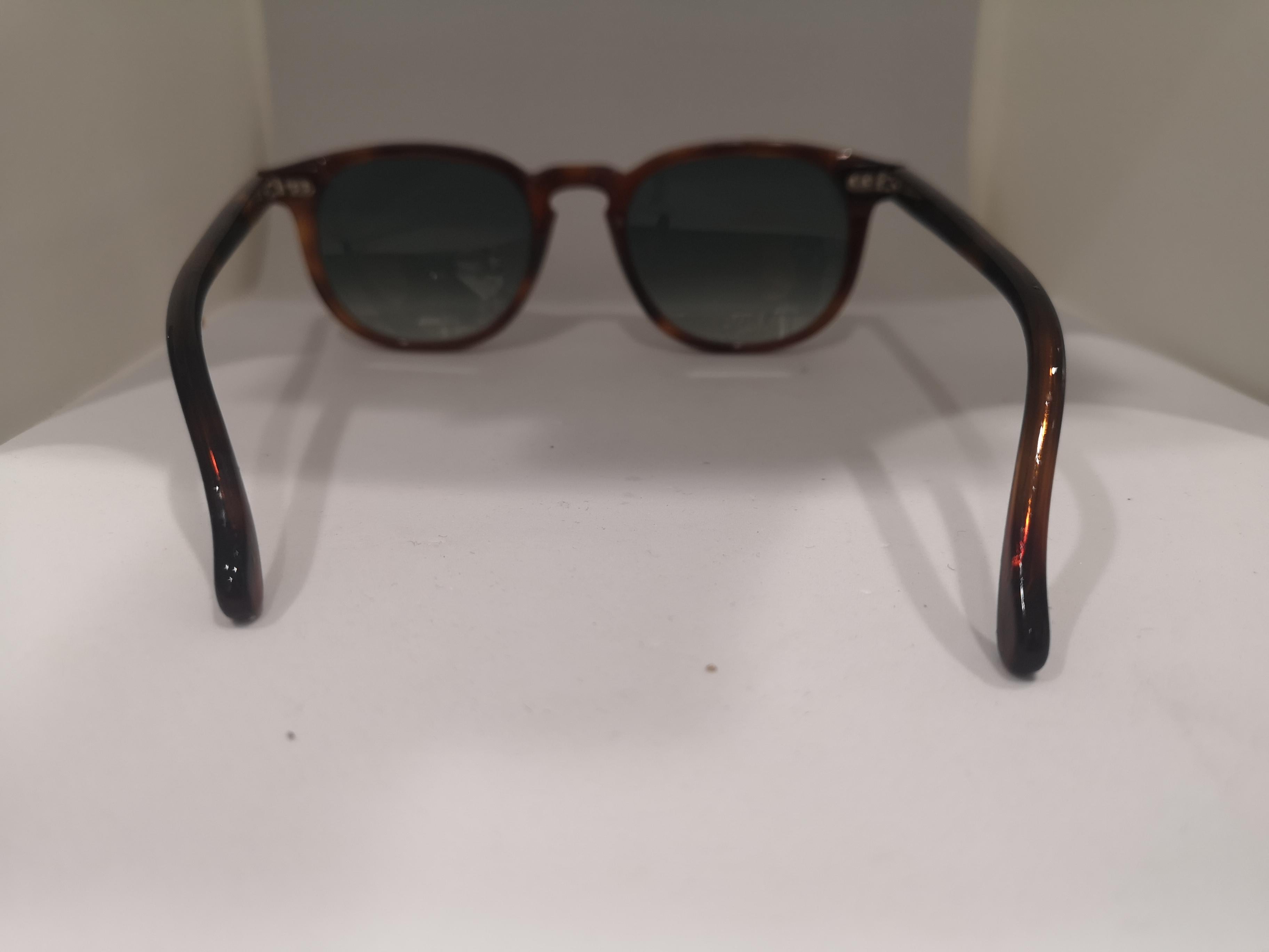 Black Capri People tortoise sunglasses