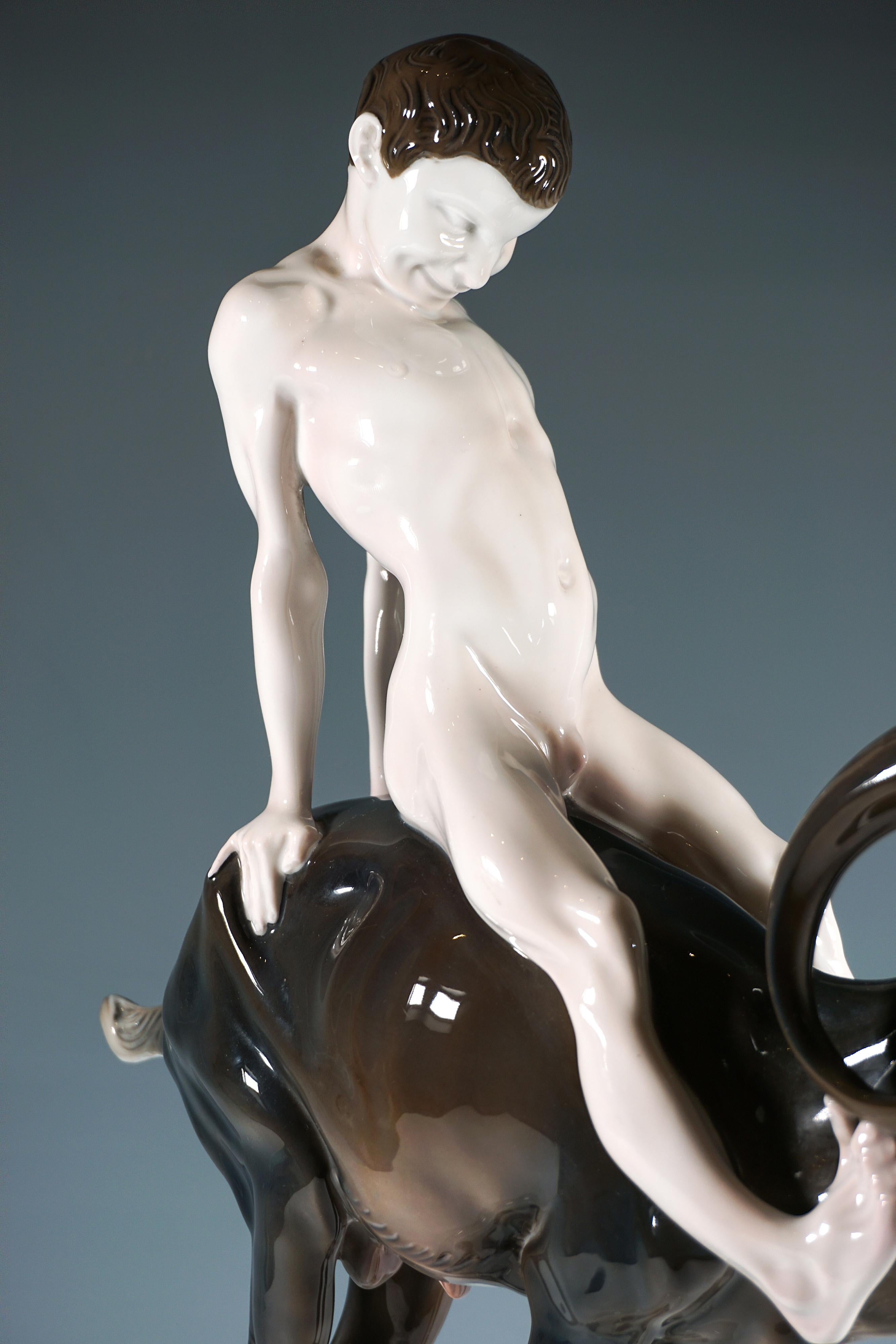 Dipinto a mano Ragazzo su stambecco 'Capriccio', Grande gruppo in porcellana, Rosenthal Porcelain Germania, 61 cm in vendita
