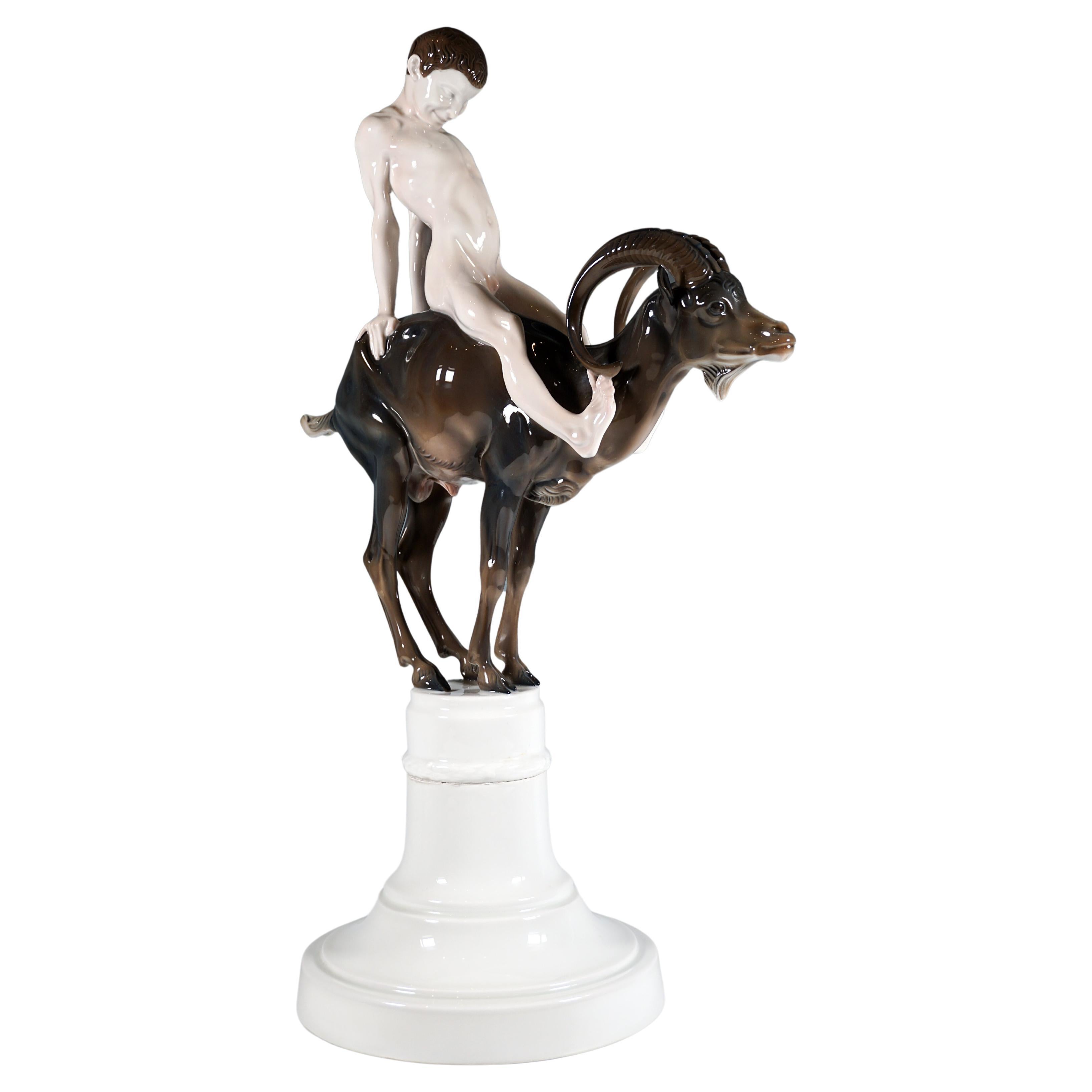 „Capriccio“ Junge auf Ibex, große Porzellangruppe, Rosenthal Selb Deutschland, 61 cm