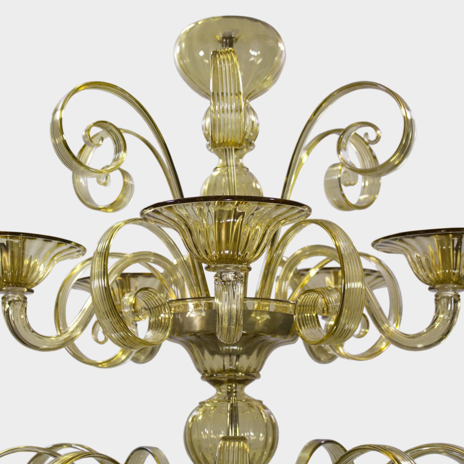 XXIe siècle et contemporain Lustre de style vénitien à 15 bras et 2 étages en verre de Murano de quartz fumé par Multiforme en vente