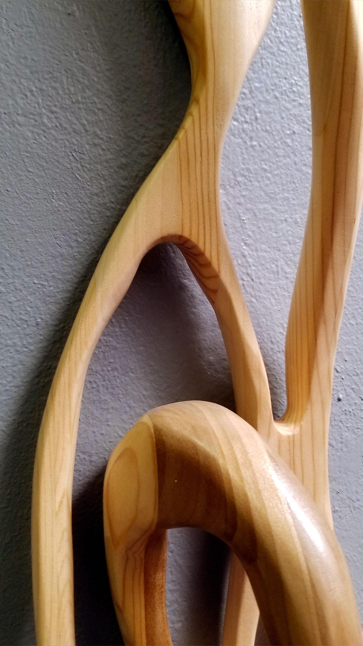 Cycle vertical en peuplier et pin de Caprice Pierucci, sculpture en bois abstrait 2