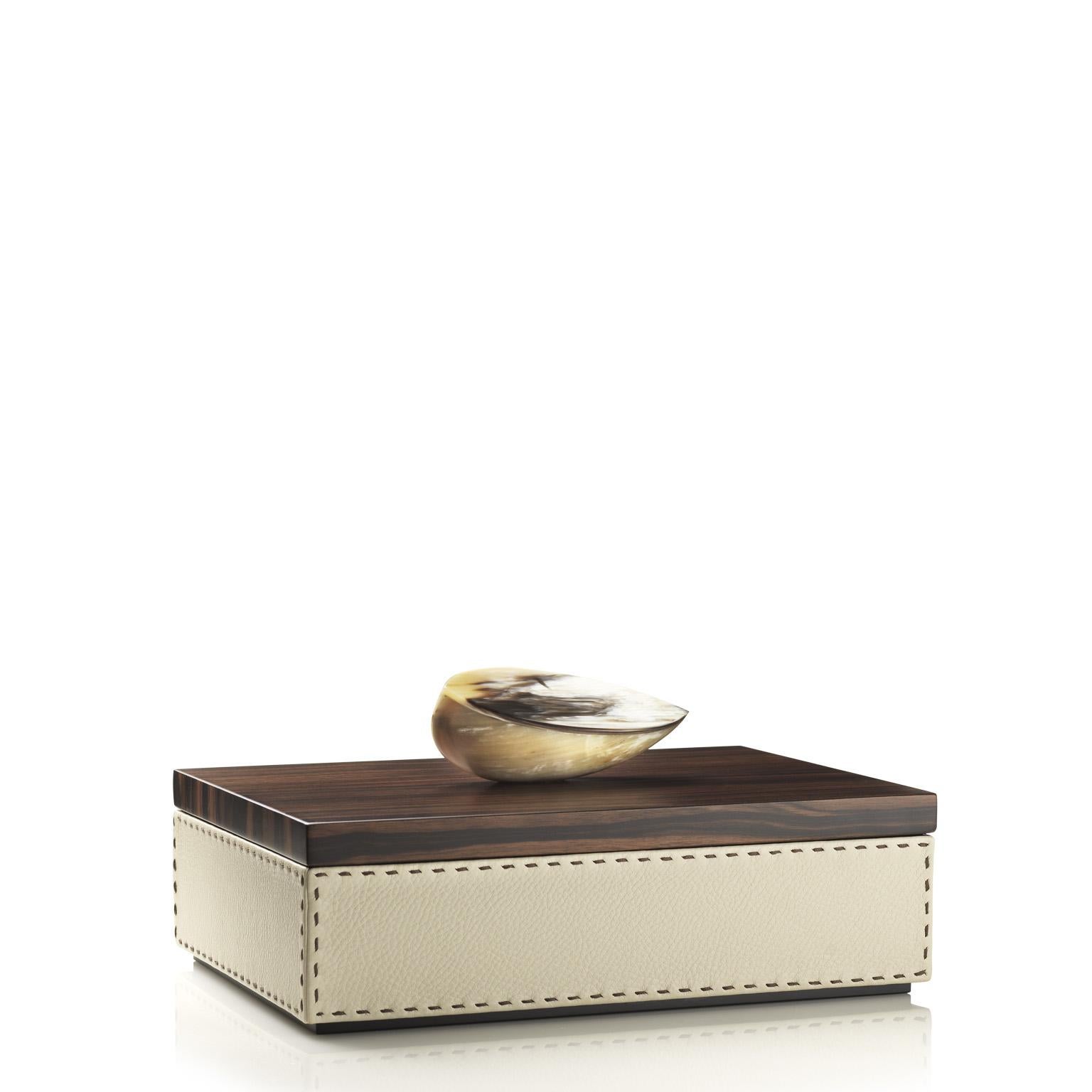 Capricia Box in Pebbled leather with Handle in Corno Italiano, Mod. 4472 In New Condition For Sale In Recanati, Macerata