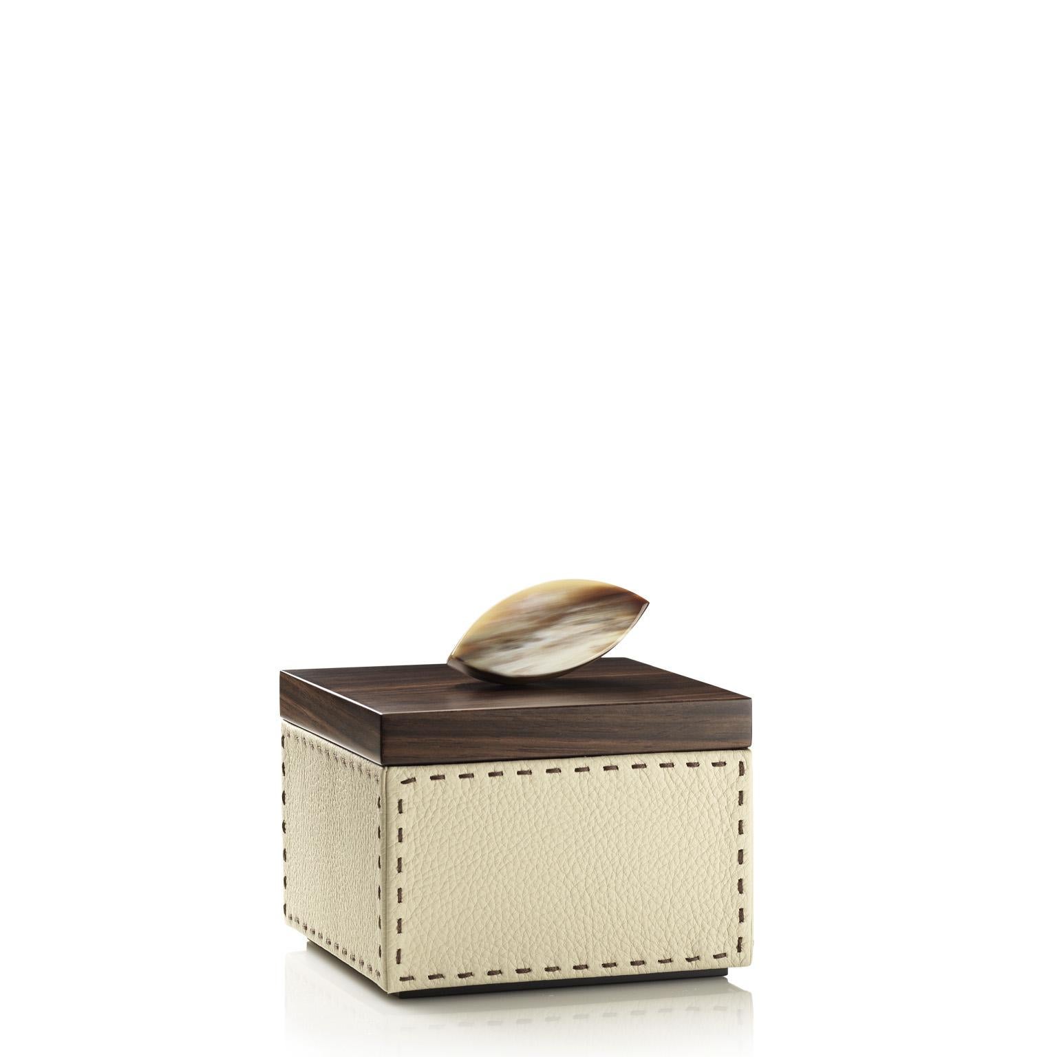 Capricia Square Box in Pebbled Leather with Handle in Corno Italiano, Mod. 4475 For Sale 1