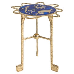 Table d'appoint Capricorn en laiton avec pierre semi-précieuse Viya de Vikram Goyal