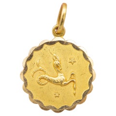 Capricorn - Vintage 18 karat zodiac charm pendant - solid yellow gold Star Sign