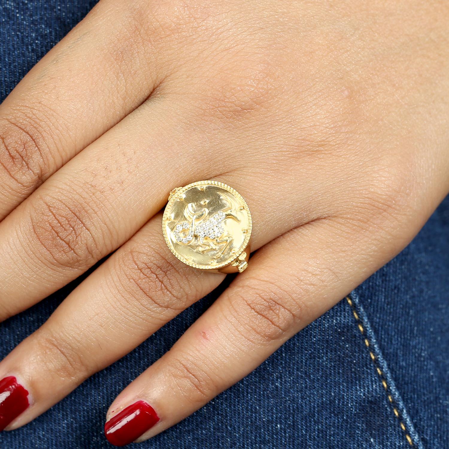 Capricorn Tierkreiszeichen-Ring mit natürlichen Pavé-Diamanten aus Gelbgold (Art nouveau) im Angebot