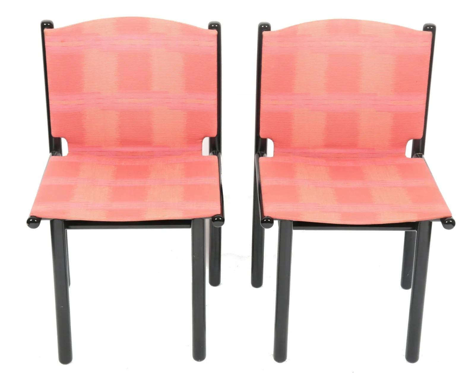 20ième siècle Ensemble de chaises de salle à manger Caprille, Gianfranco Frattini pour Cassina, noir et rose, 1980 en vente