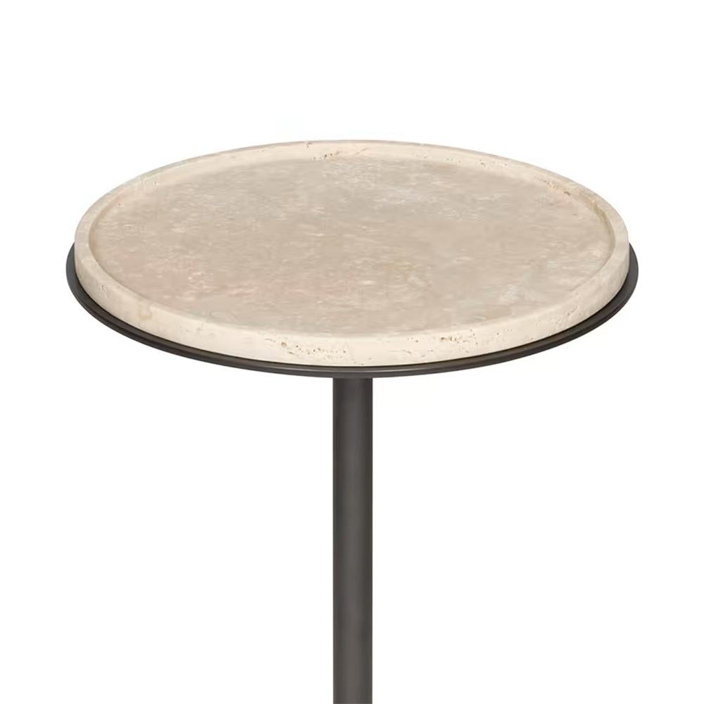 Table d'appoint caprio Travertine medium avec plateau et base en bois sculpté. 
Travertin brut poli et socle en acier finition bronze.