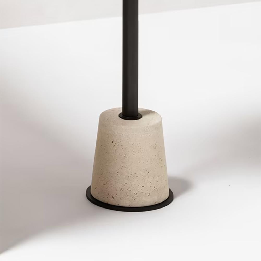 XXIe siècle et contemporain Table d'appoint moyenne Caprio en travertin en vente