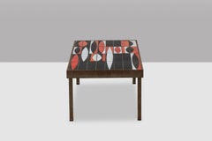 Capron. Table basse "Navette" en grès émaillé noir et rouge. 1960s.