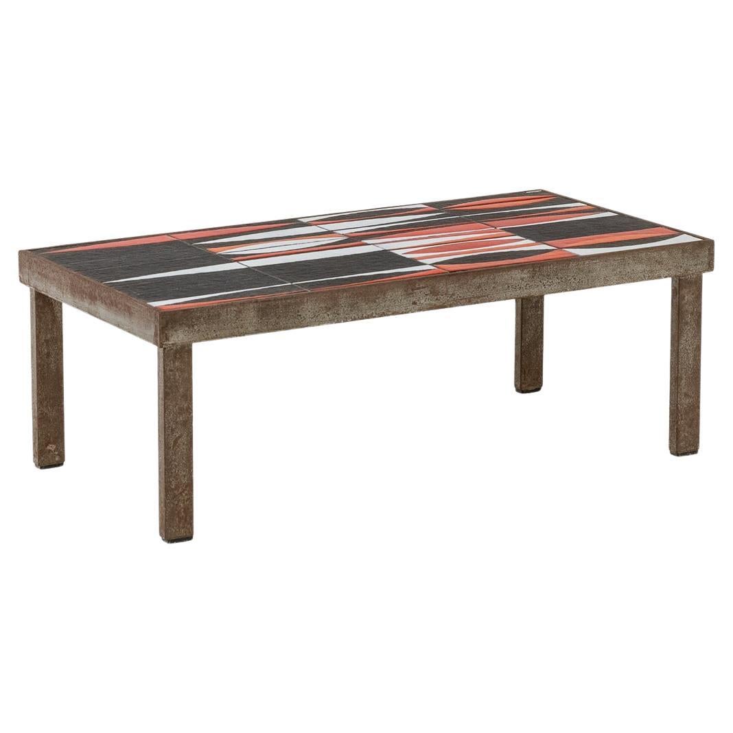 Capron. Couchtisch "Navette" aus schwarzem und rotem glasiertem Steingut. 1960s. im Angebot