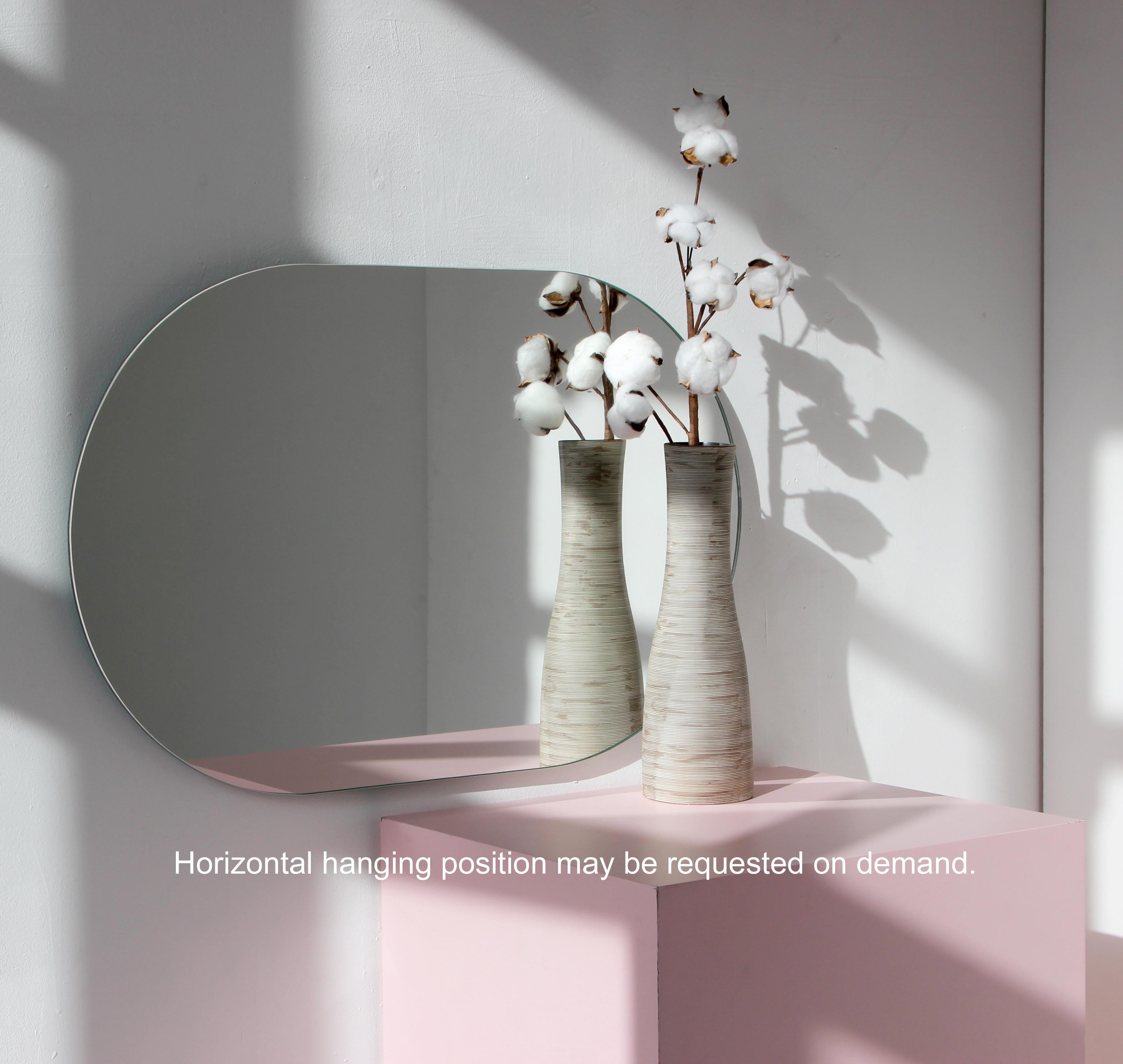 Capsula Capsule Pill shape Minimalist Frameless Mirror, Medium In New Condition For Sale In London, GB