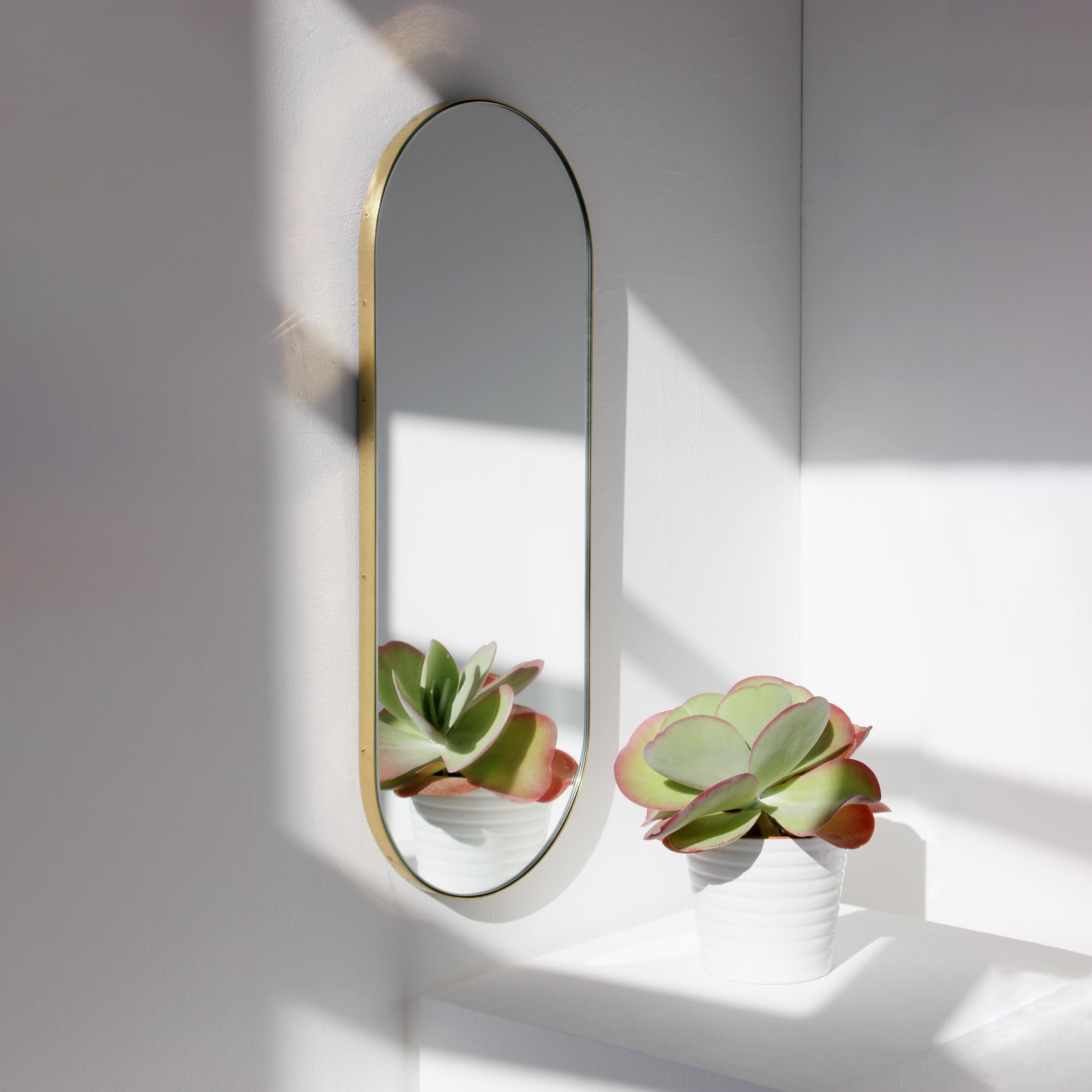Capsula Capsule Pill Shaped Elegant Narrow Mirror con cornice in ottone, XL in vendita 3