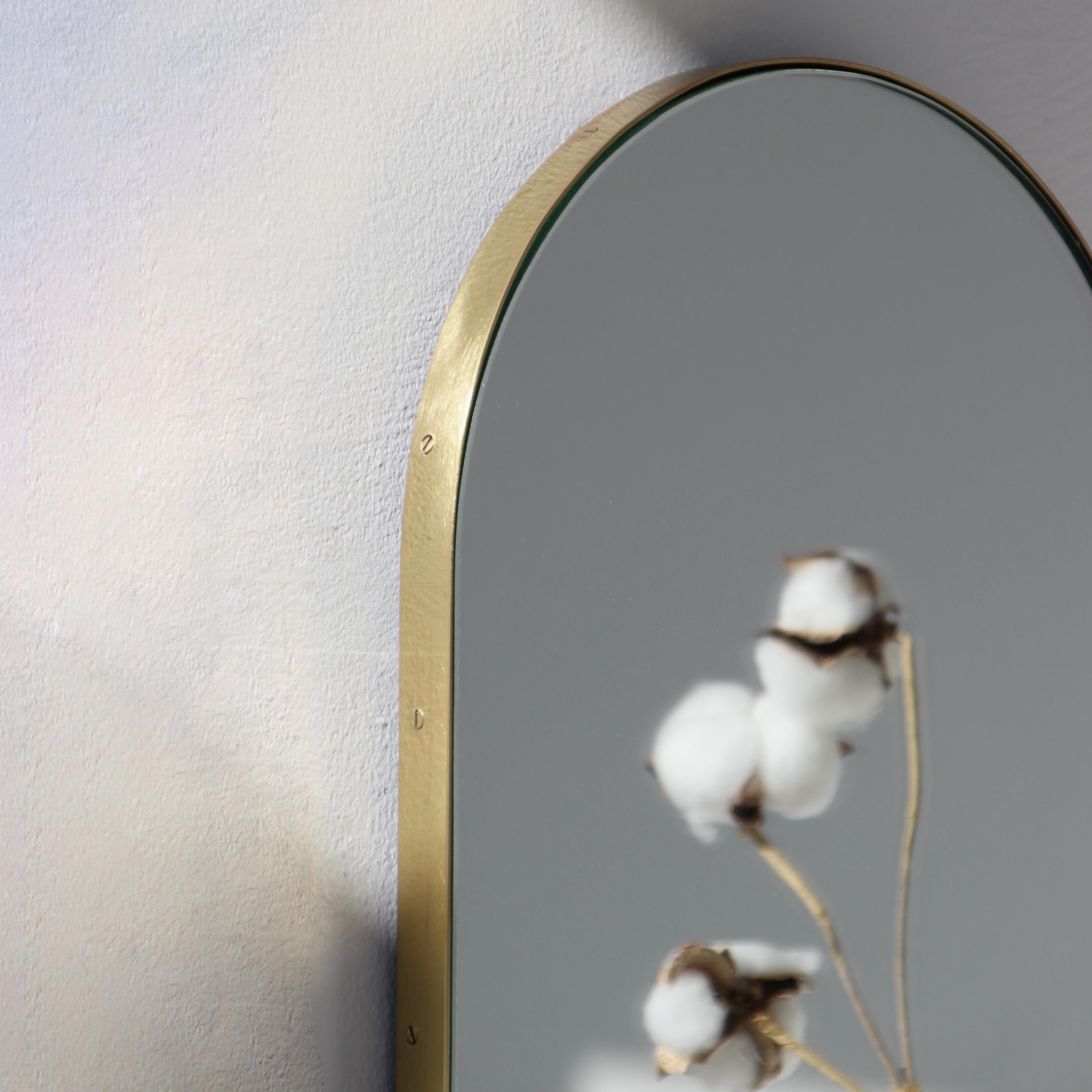 Capsula Capsule Pill Shaped Elegant Narrow Mirror con cornice in ottone, XL In condizioni Nuovo in vendita a London, GB