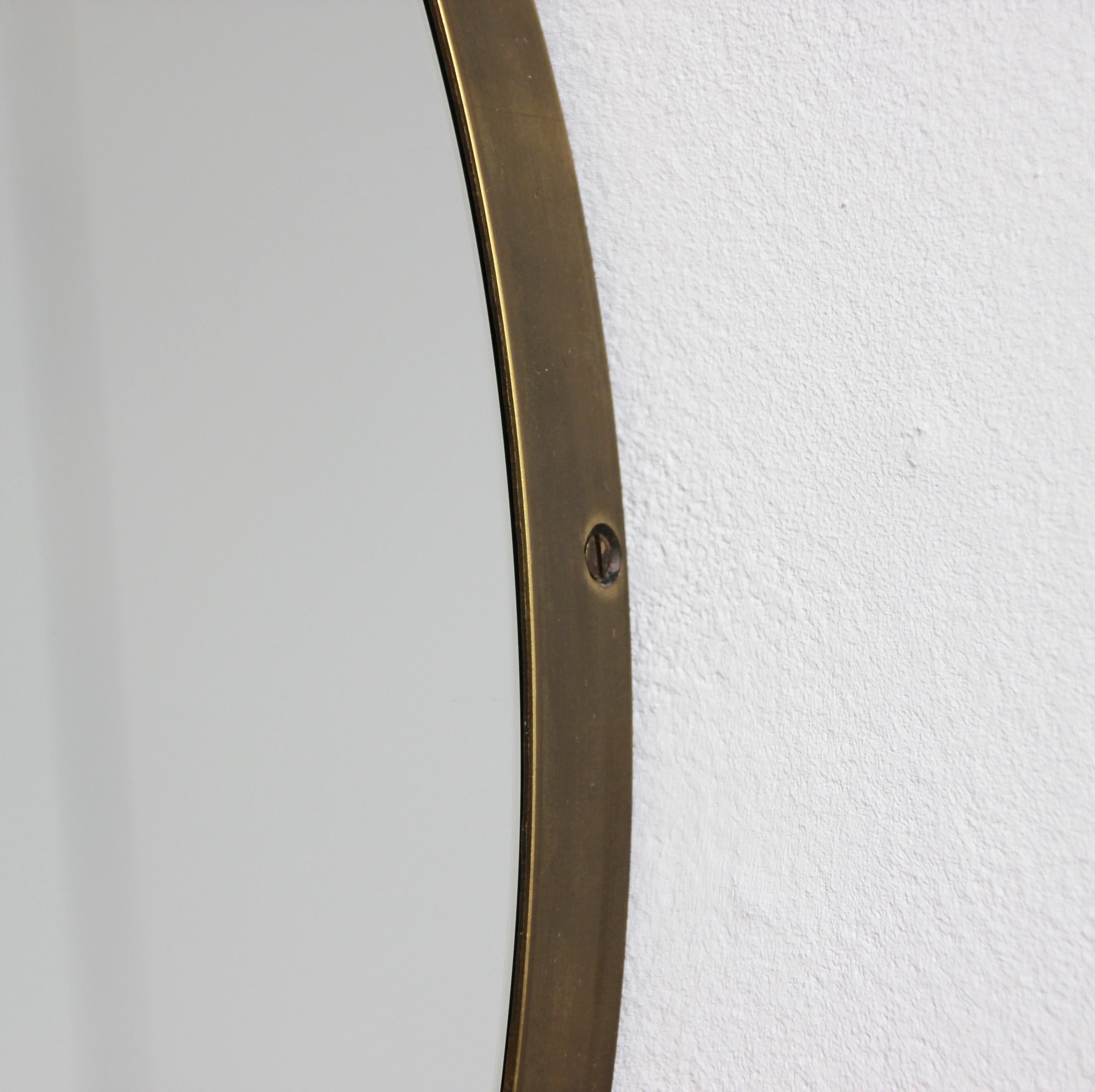 Capsula Miroir moderne en forme de pilule avec cadre en laiton patiné bronze, grand modèle Neuf - En vente à London, GB