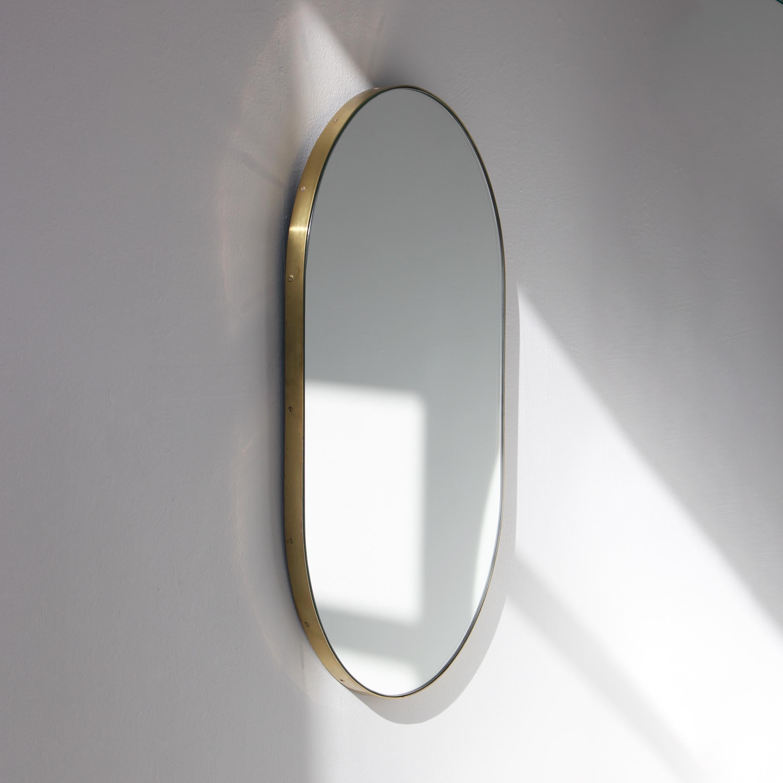 Capsula Capsule Pill Shape Elegant Spiegel mit Messingrahmen, groß (21. Jahrhundert und zeitgenössisch) im Angebot
