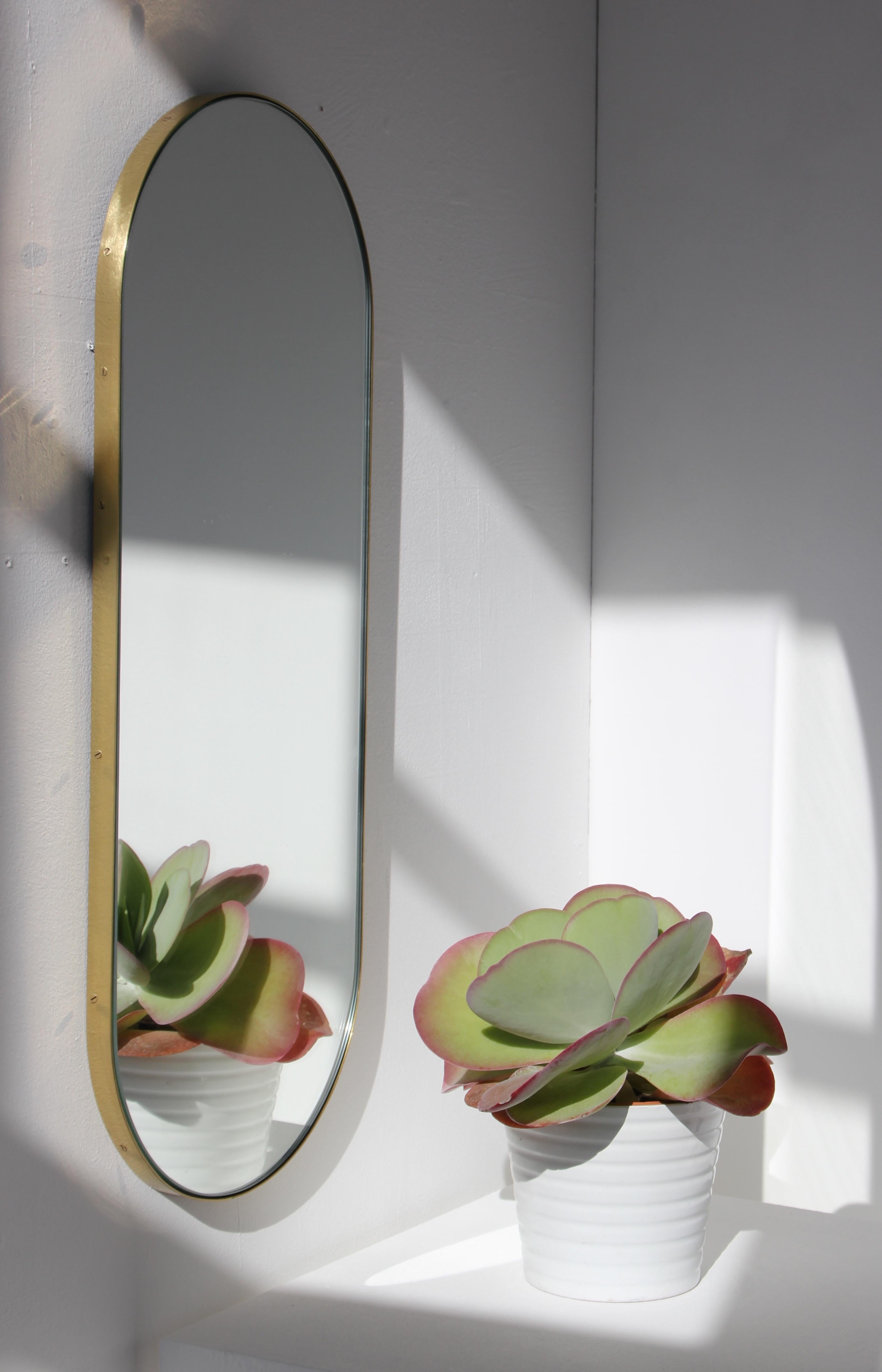 Capsula - Miroir étroit et élégant en forme de pilier avec cadre en laiton, XL en vente 1