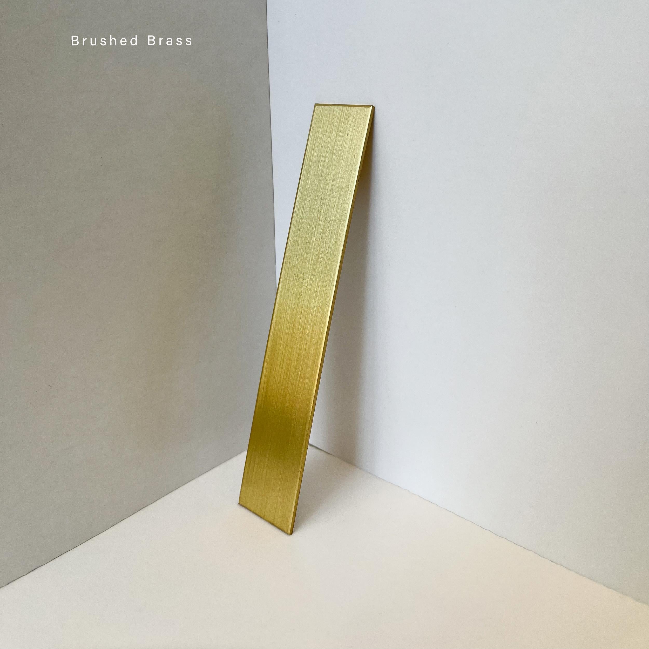 Capsula Illuminated Capsule Shaped Customisable Mirror with Brass Frame, Large For Sale 4