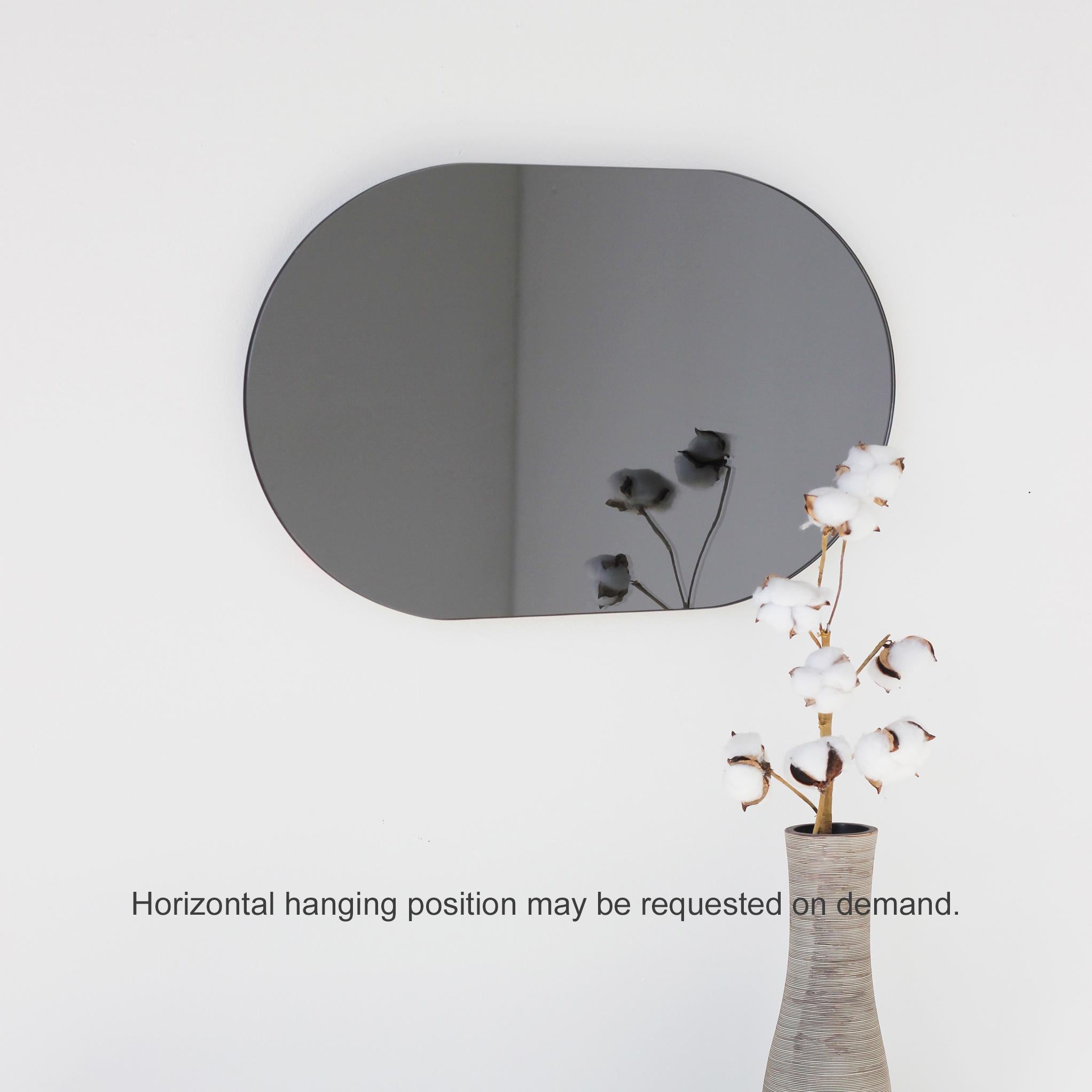 Miroir Capsula Pill Capsule Shape Black Tinted Frameless Minimalist Mirror, XL (miroir minimaliste sans cadre) en vente