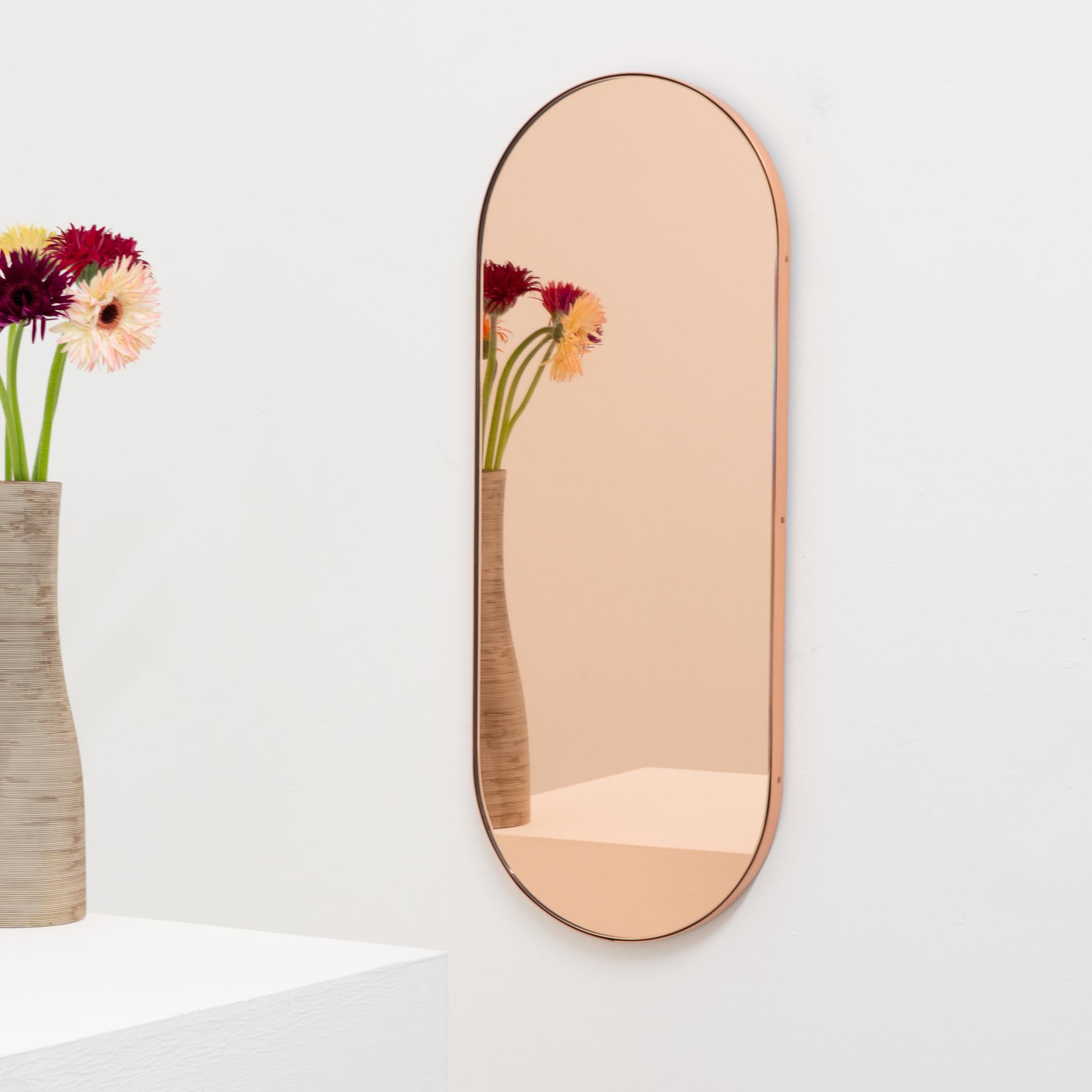 Miroir Capsula Capsule en forme de pilier pêche avec cadre contemporain en cuivre, XL Neuf - En vente à London, GB