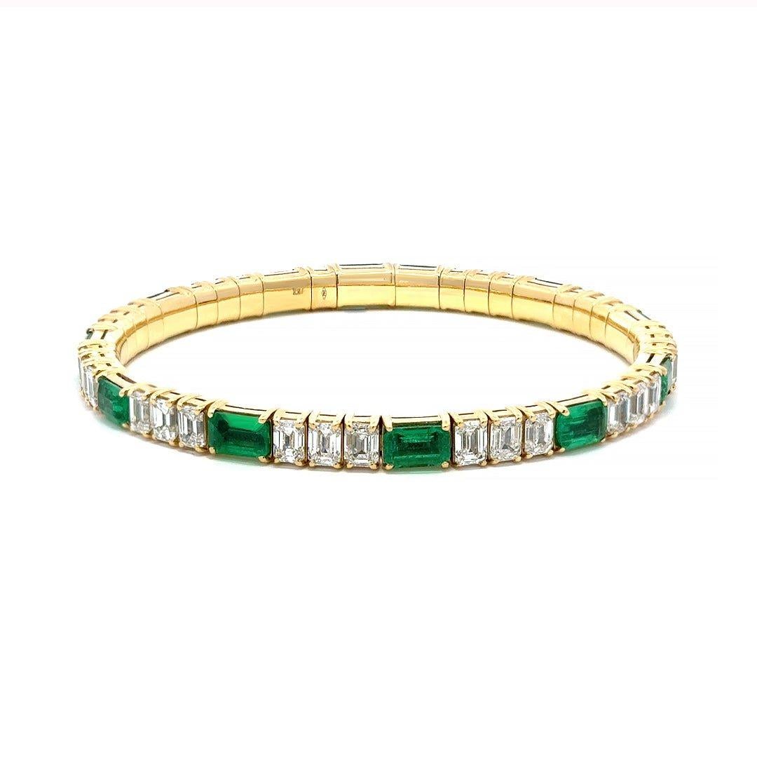 Handmade Excellence in 18K Gold with Diamonds

Bracelet 18K Gold

Diamond 33-EMD-8.100 ct  

Emerald 5.90 ct

17 cm

The Capsule Soft Diamond Collection by Natkina showcases unique, custom-made jewellery crafted to embody elegance and