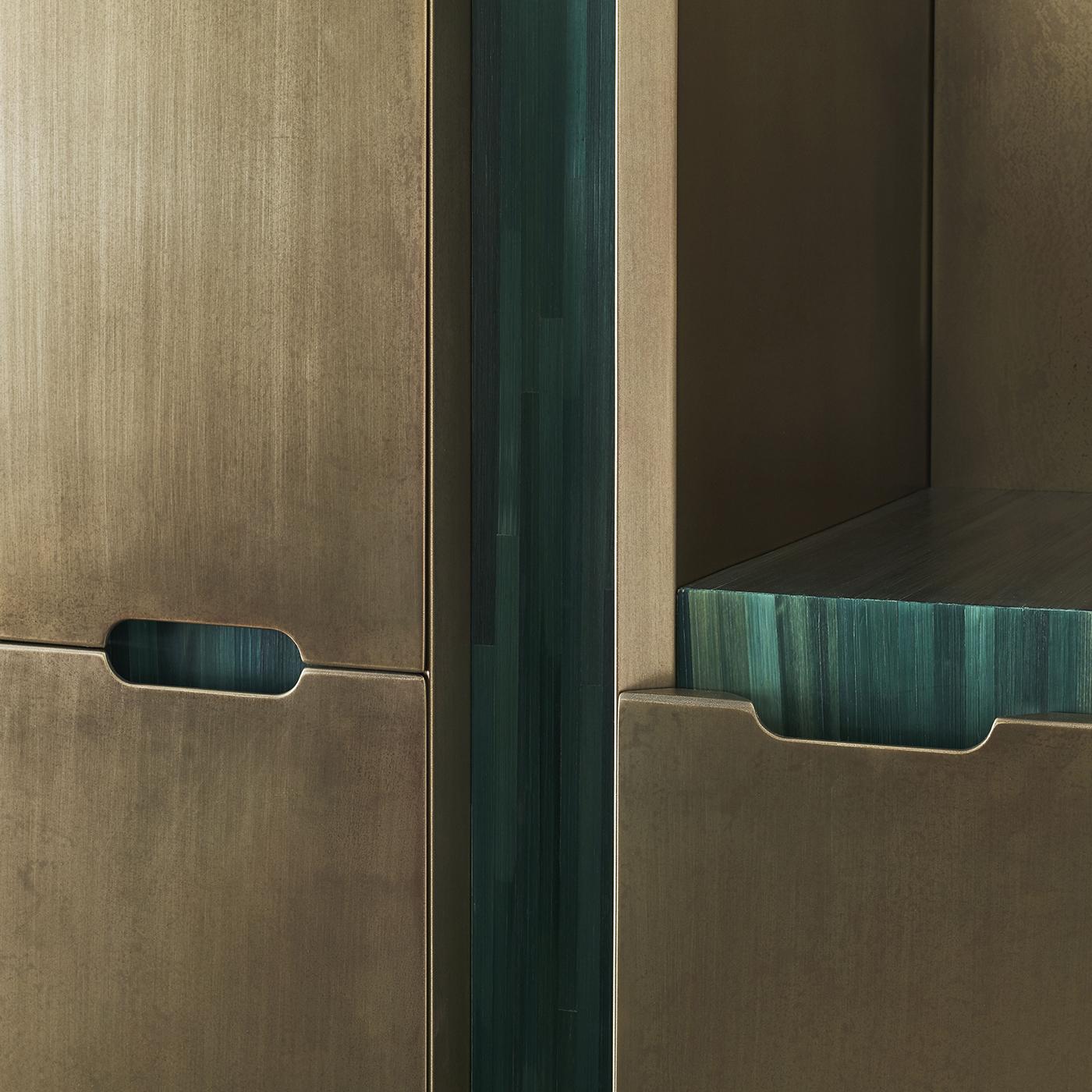 An original cabinet for the bar or entertainment area, drawing inspiration from the shape of the pills we frequently turn to in our increasingly frenetic lives. The cabinet is crafted in an exquisite juxtaposition of multi-tonal straw marquetry and