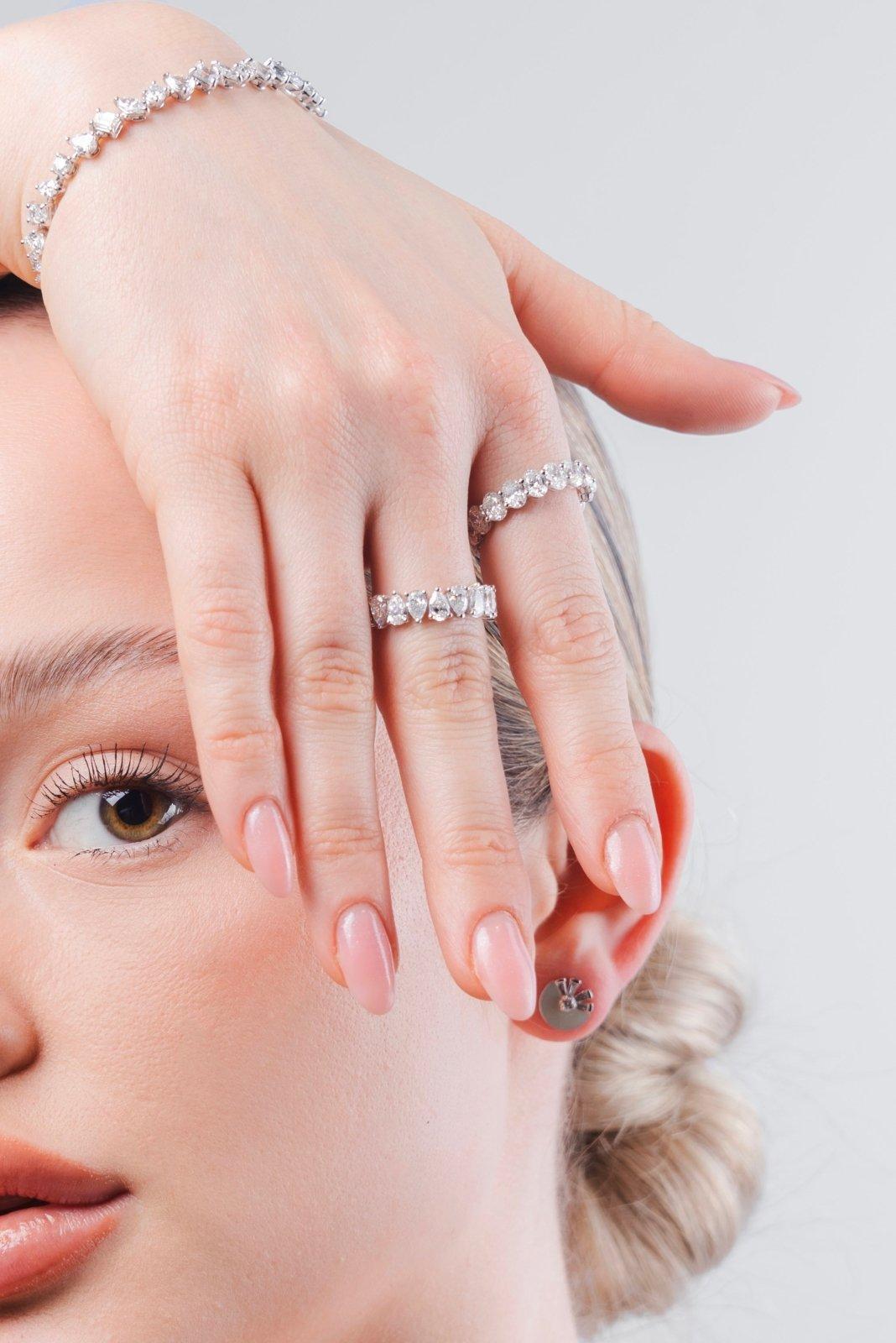 Handmade Excellence in 18K Gold with Diamonds

Bracelet 18K white gold

Diamond 39-0-6.200 ct

17.5 cm

The Capsule Soft Diamond Collection by Natkina showcases unique, custom-made jewellery crafted to embody elegance and sophistication. Each piece,