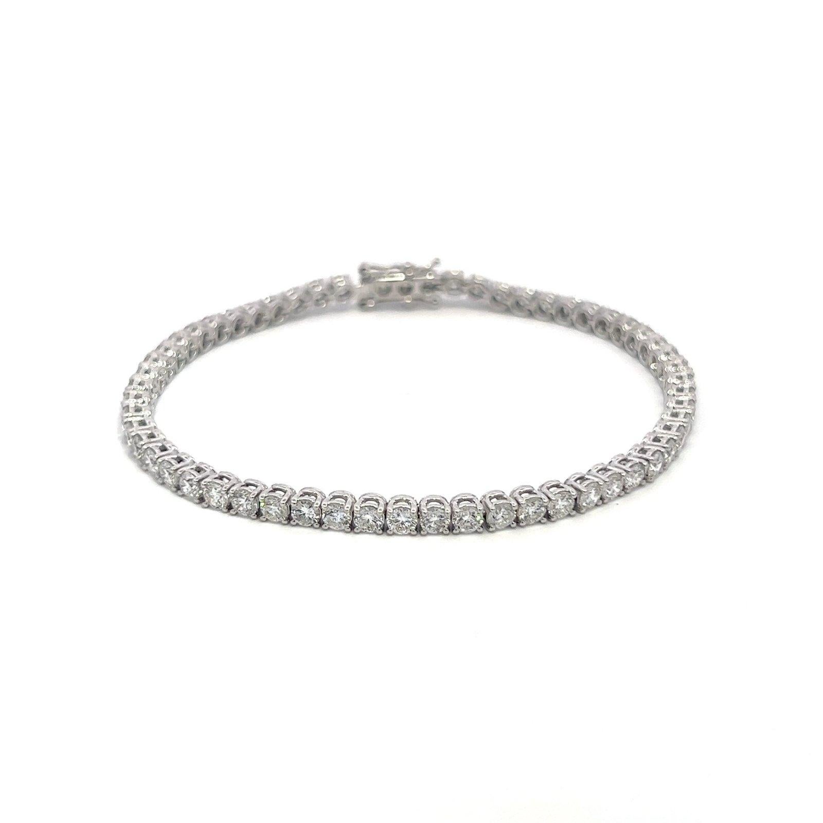 Capsule Classic Tennis Diamond 18K Bracelet for Her In New Condition For Sale In Genève, GE