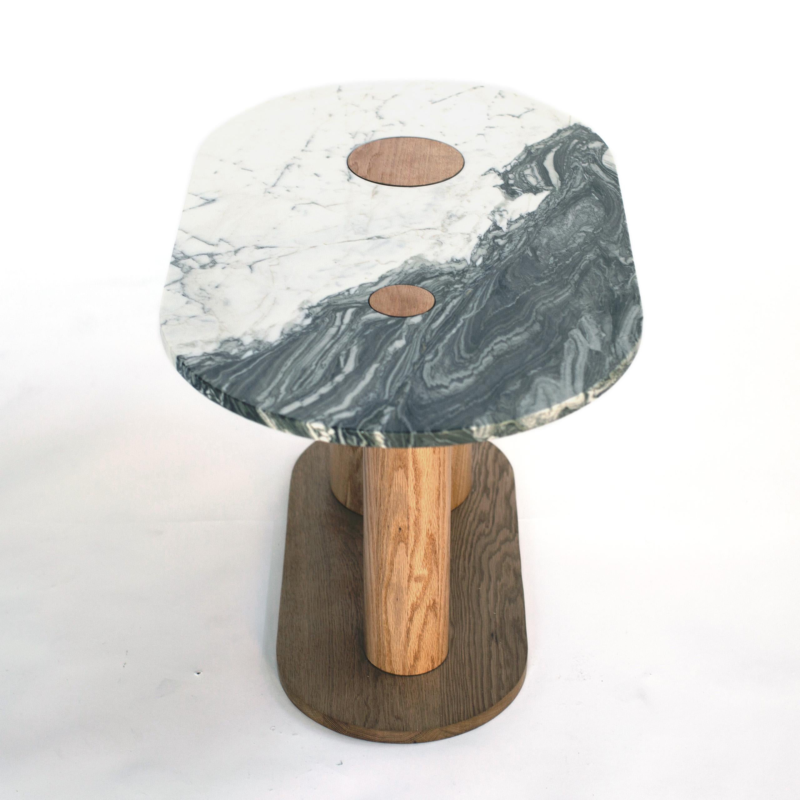 Moderne Table basse Capsule N1 - Marbre et chêne massif personnalisés par Wolfgang & Hite en vente