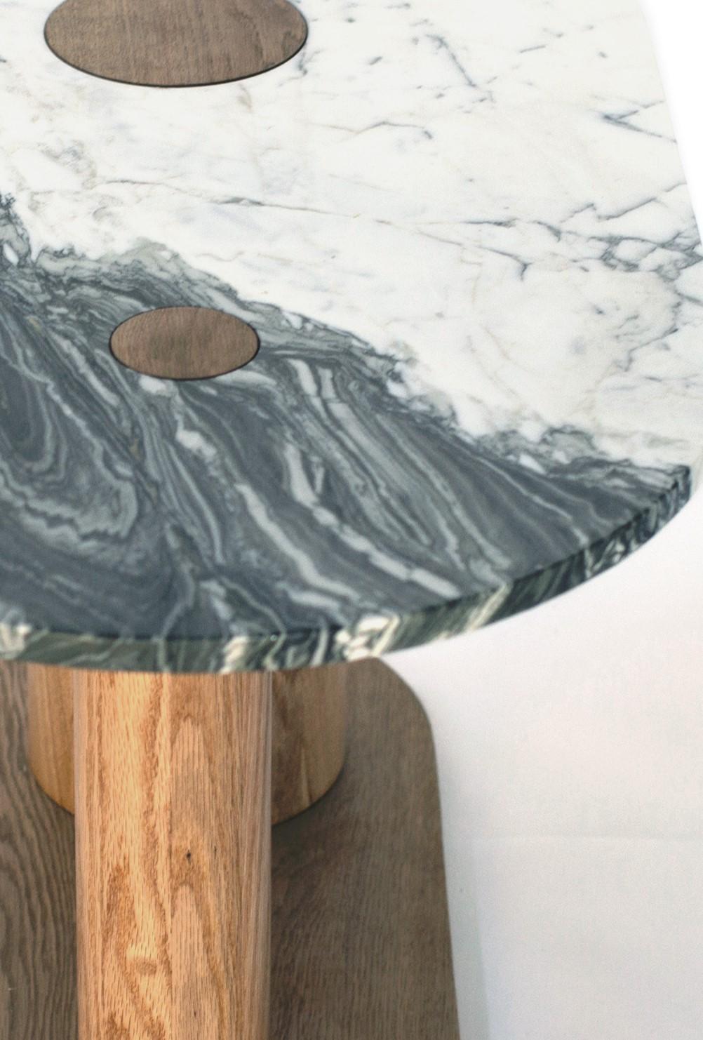 Sculpté Table basse Capsule N1 - Marbre et chêne massif personnalisés par Wolfgang & Hite en vente