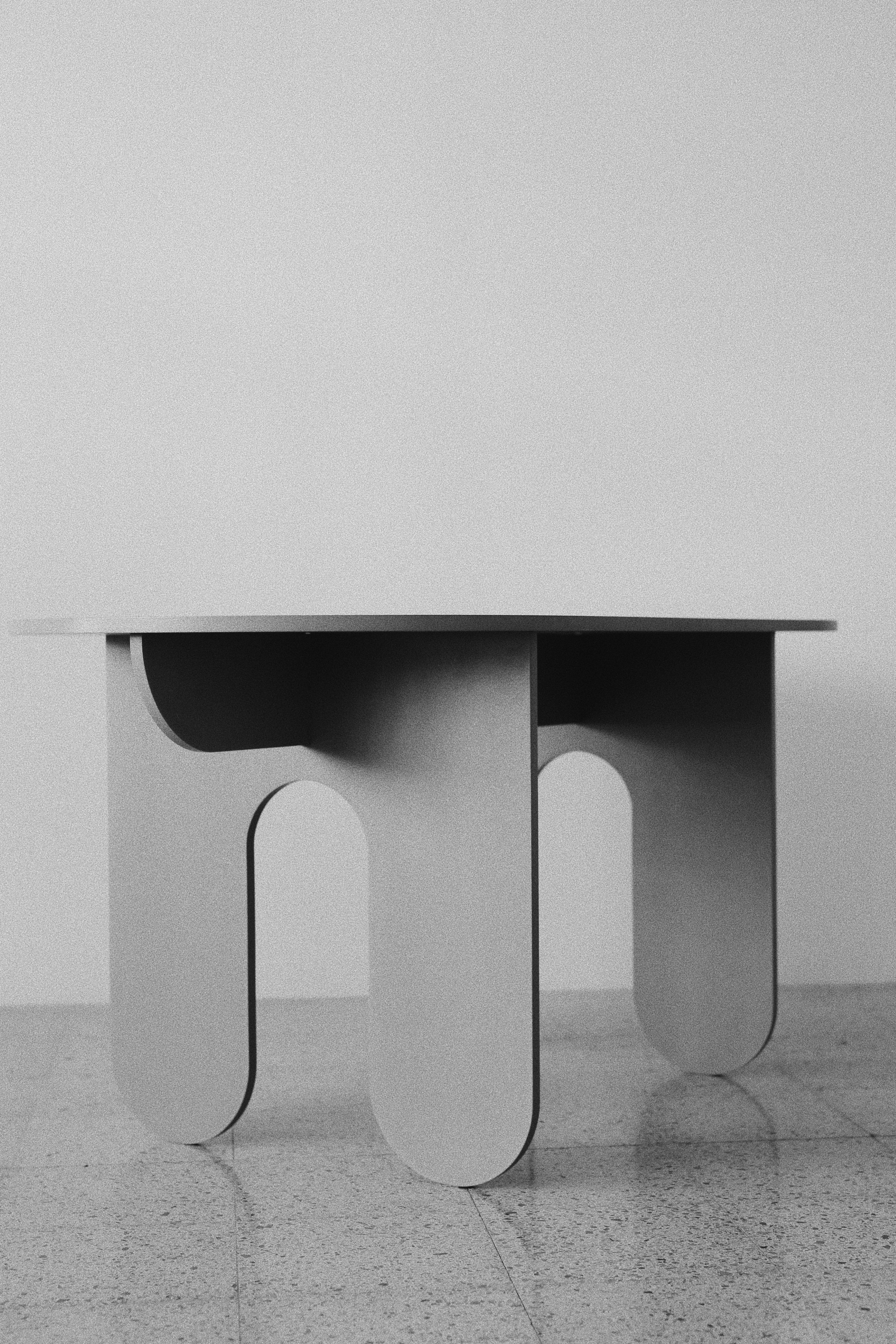 Moderne Table de salle à manger Capsule par Owl en vente