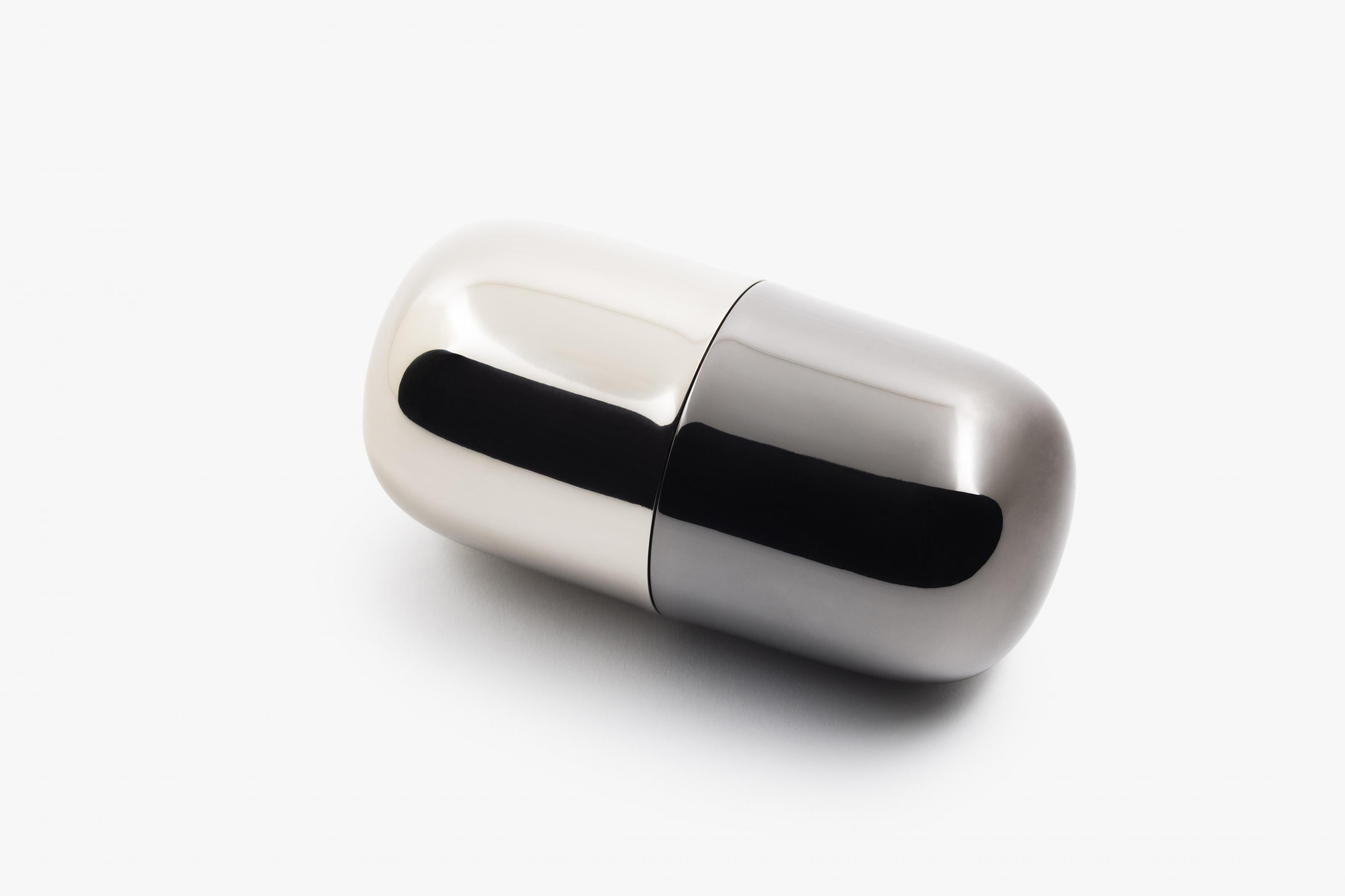 Capsule
Our capsules question our consumption in general! Is our consumption conscious?
They are small sculptures that can be used as door objects, table decorations, shelves, etc. With the capsule, your environment becomes more charming and