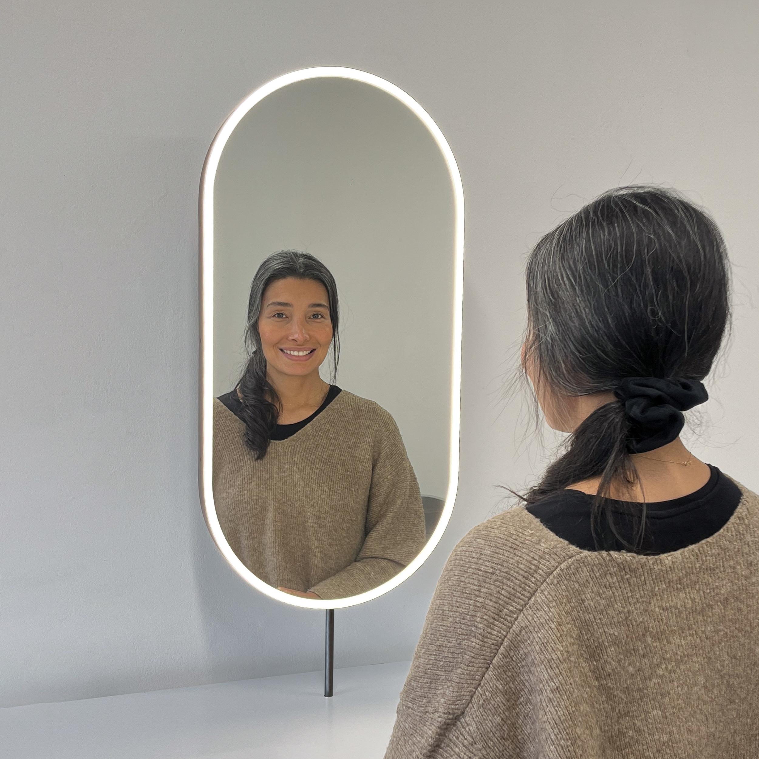 XXIe siècle et contemporain Miroir de comptoir Capsule, cadre contemporain en acier inoxydable noirci en vente