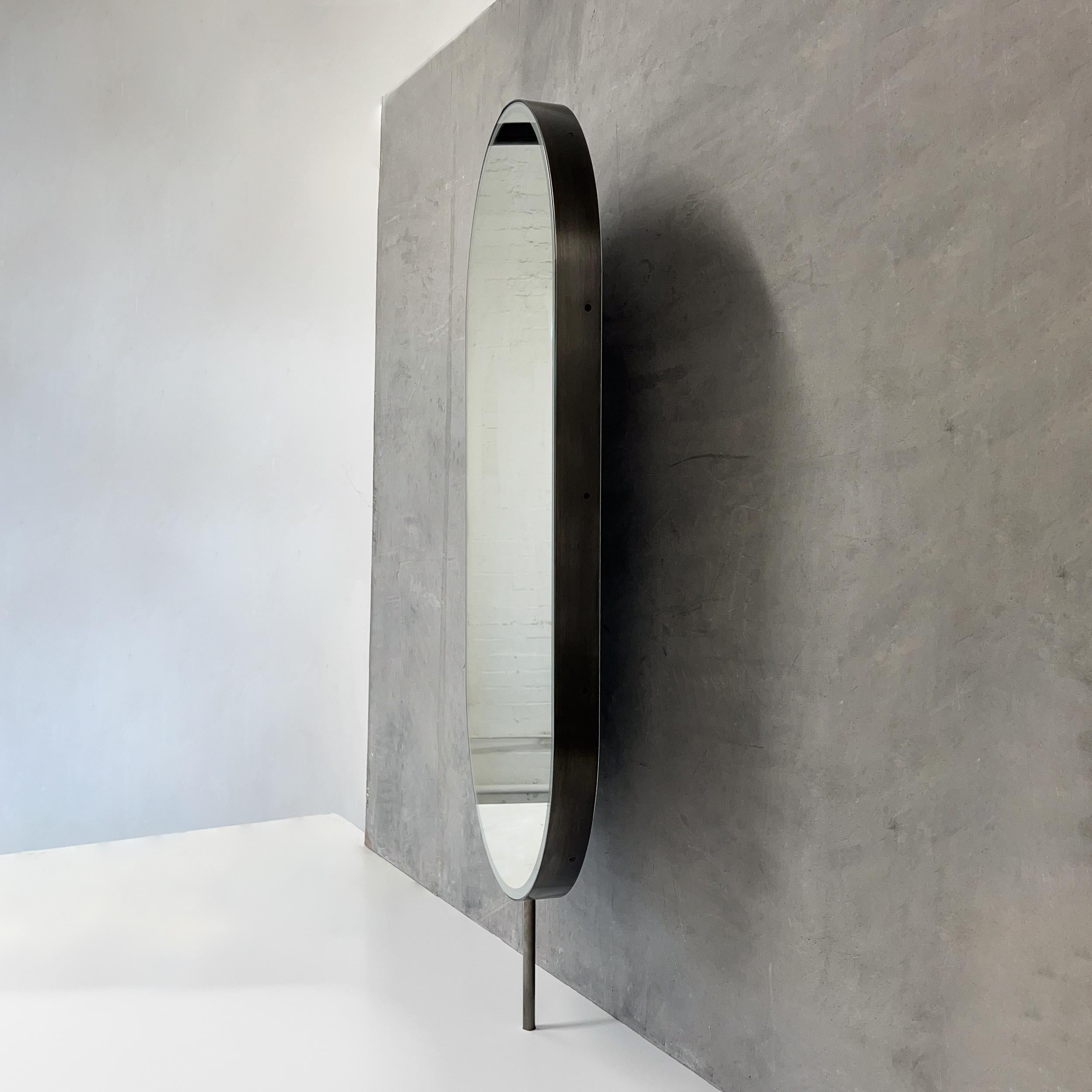 Miroir de comptoir Capsule, cadre contemporain en acier inoxydable noirci Neuf - En vente à London, GB