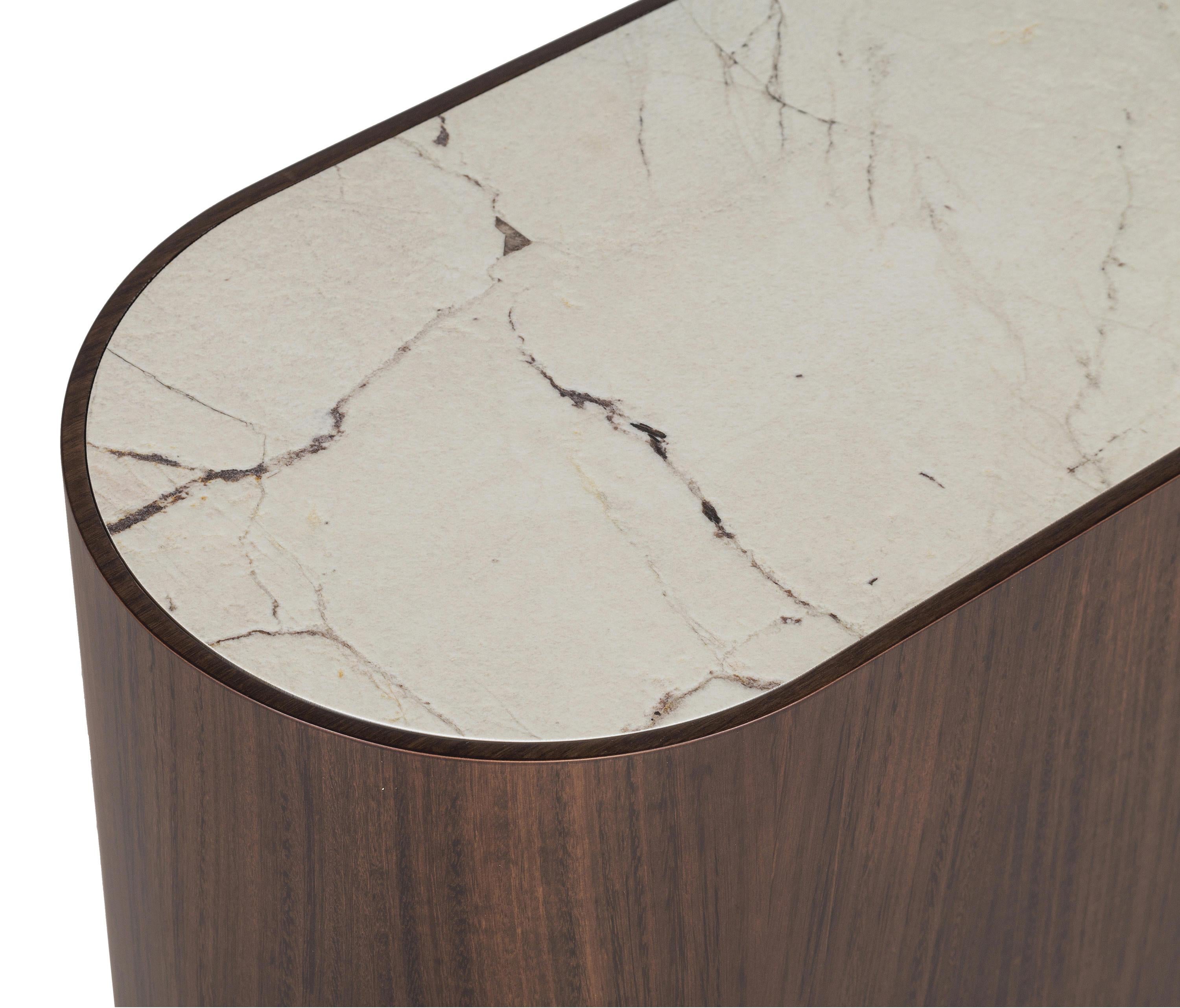 Céramique Table d'appoint Capsule en céramique et laque colorées sur mesure, lot de 2 en vente