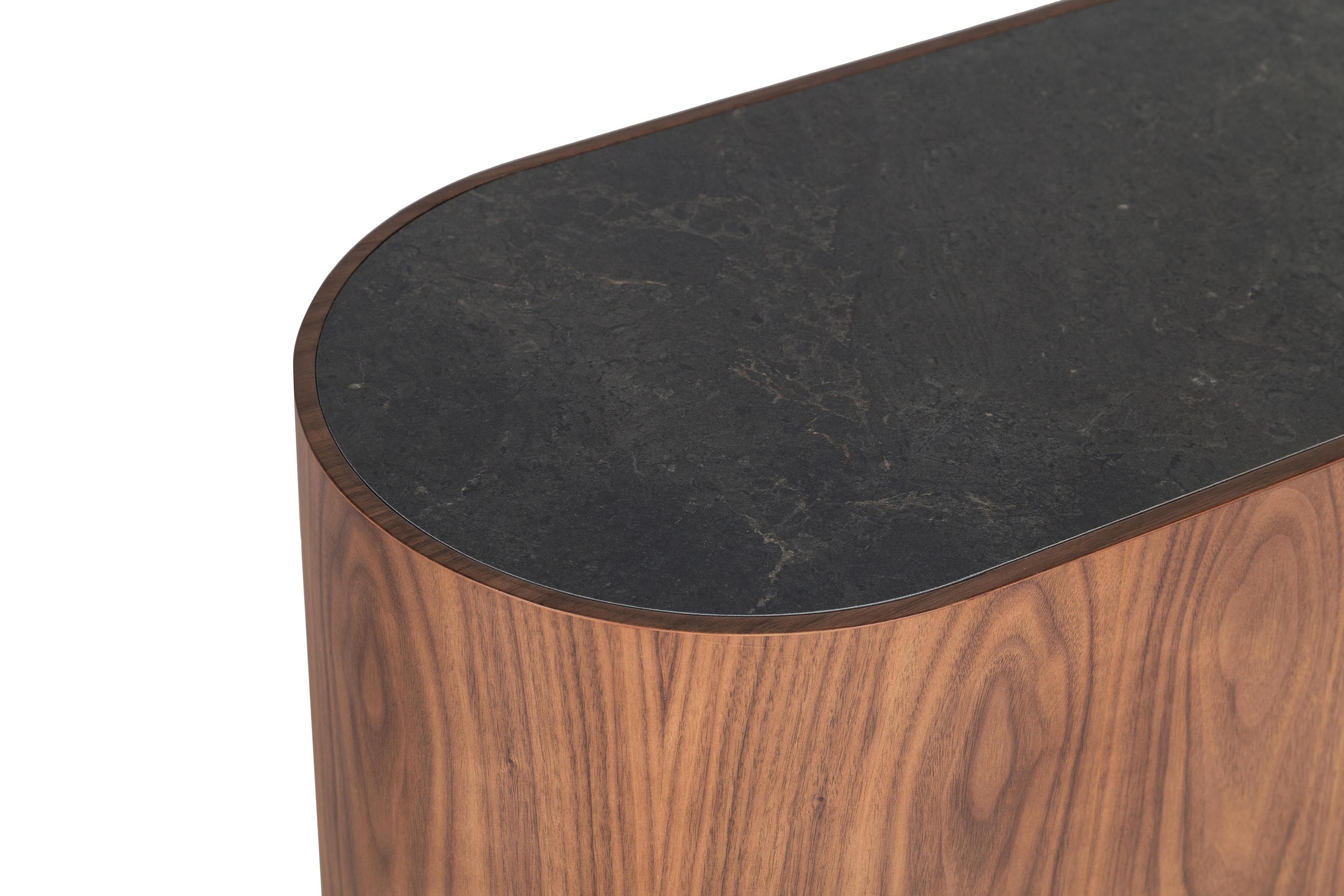 Table d'appoint Capsule en céramique et laque colorées sur mesure, lot de 2 en vente 1