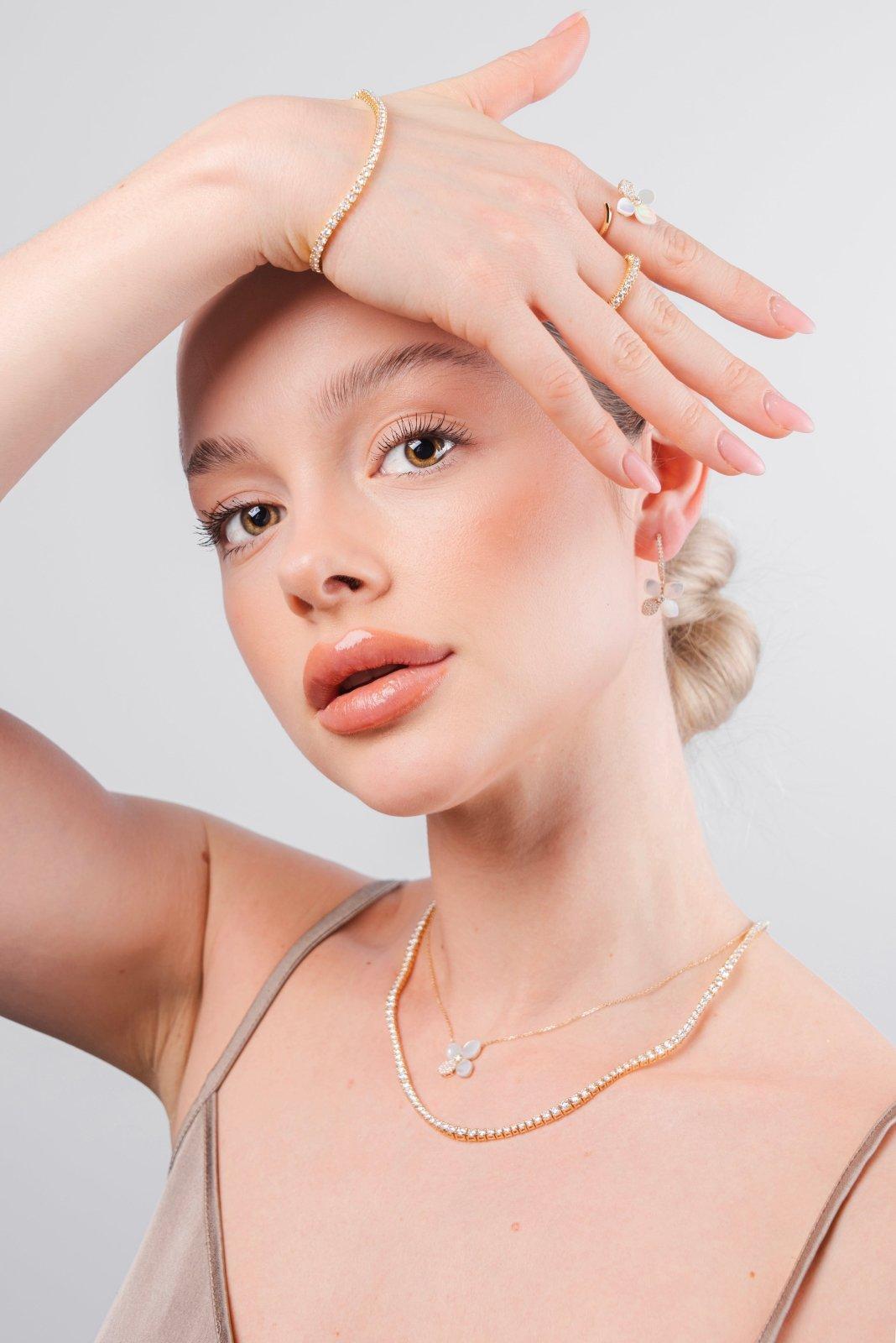 Capsule Soft Diamond Collectional par Natkina

Excellence faite à la main en or 18 carats avec diamants

La Capsule Soft Diamond Collection de Natkina présente des bijoux uniques, personnalisés et fabriqués à la main, conçus pour incarner l'élégance
