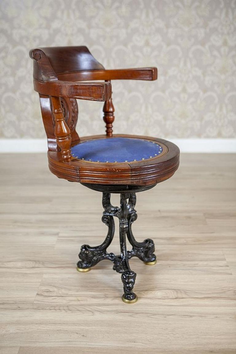 Captain Armchair Early-20th Century Wooden Desk Chair With Soft Seat For Sale 1