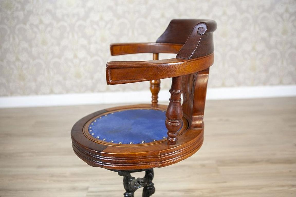 Captain Armchair Early-20th Century Wooden Desk Chair With Soft Seat For Sale 4