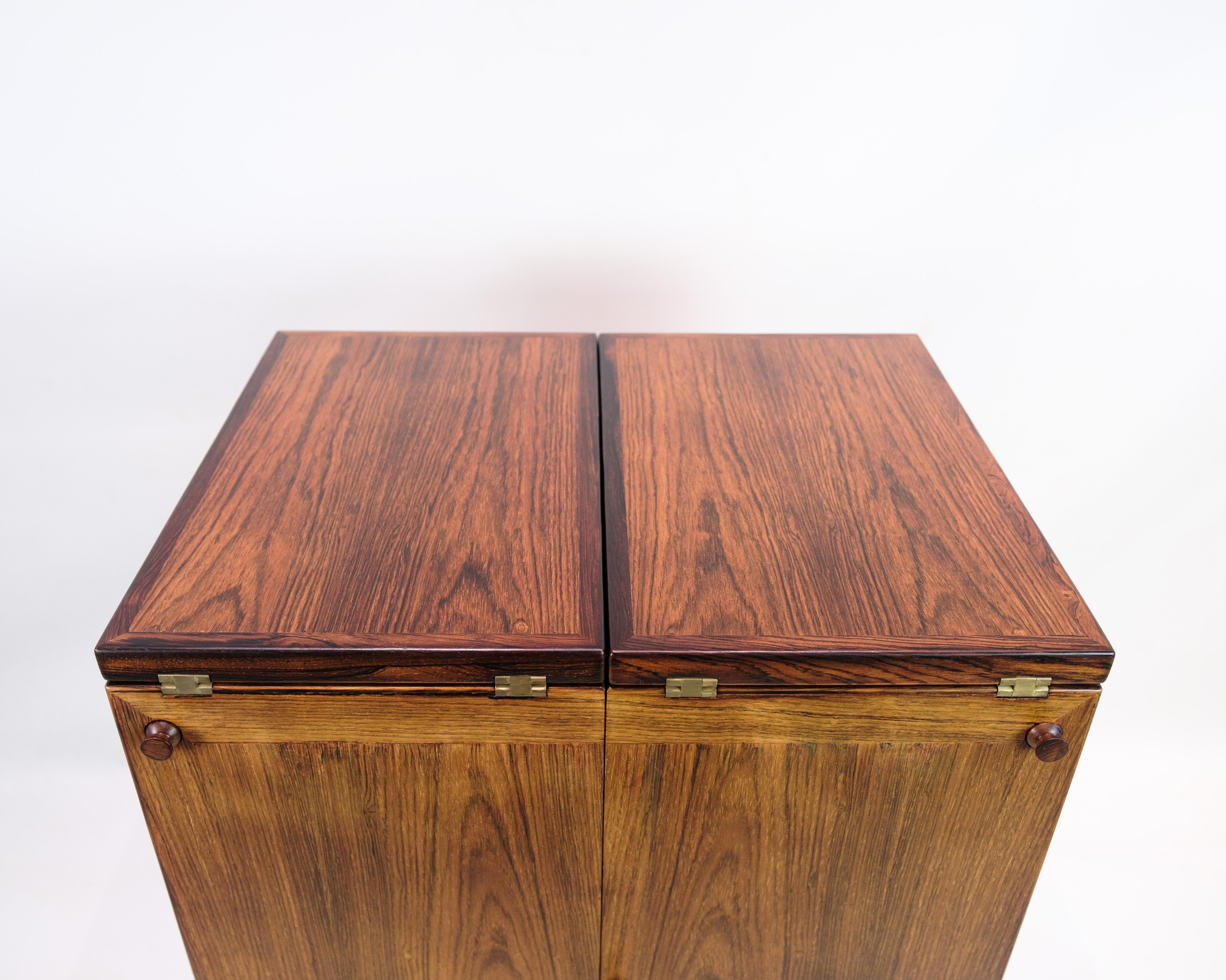 Mid-Century Modern Captain´s Bar Made In Rosewood Mounted On Wheels By Dyrlund From 1960s For Sale