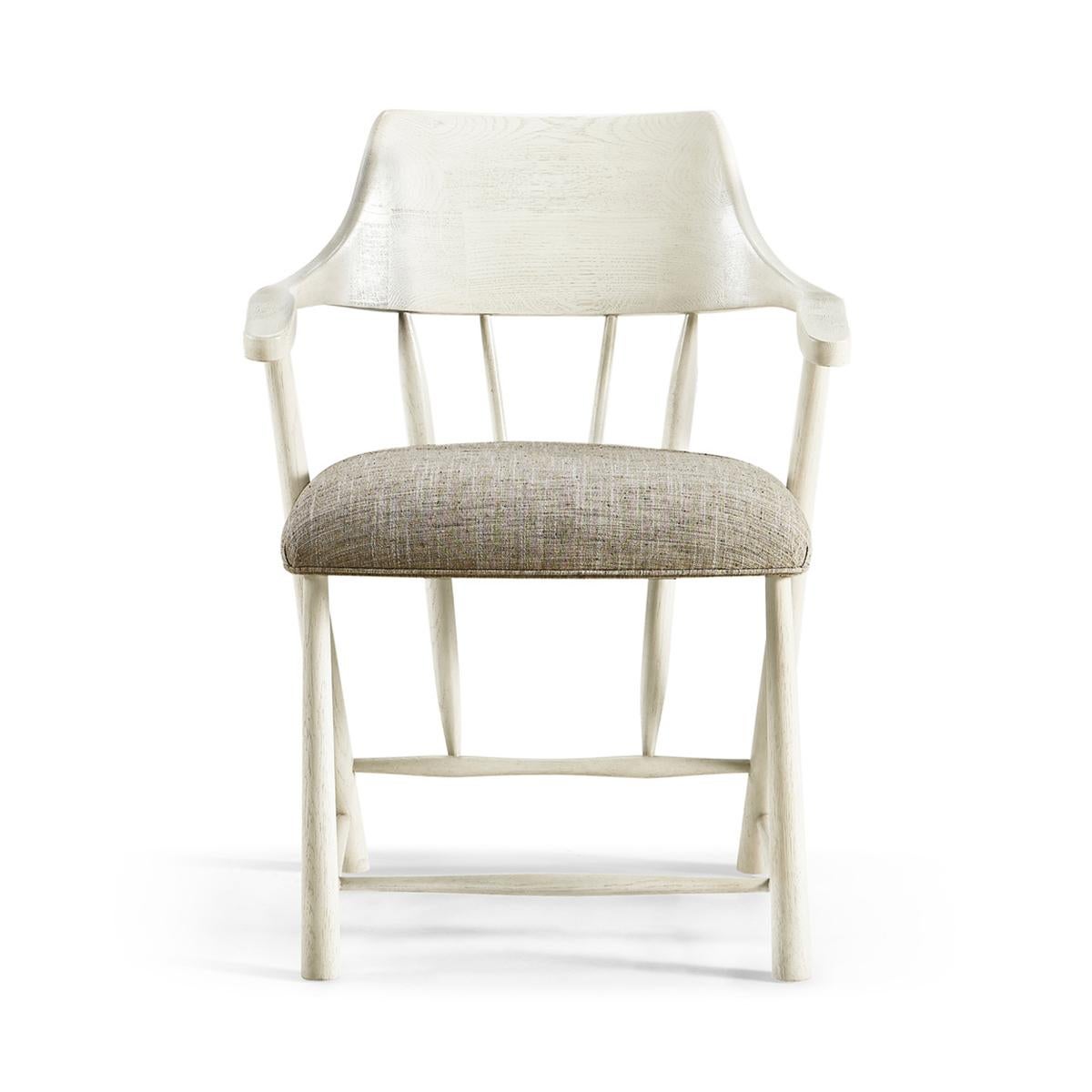 Fauteuil de capitaine - références aux styles modernes et aux sentiments scandinaves. Le cadre en bois dur massif est fini en blanc zinc avec des supports à emboîtement pour une esthétique épurée et minimale. L'assise rembourrée recouverte d'un