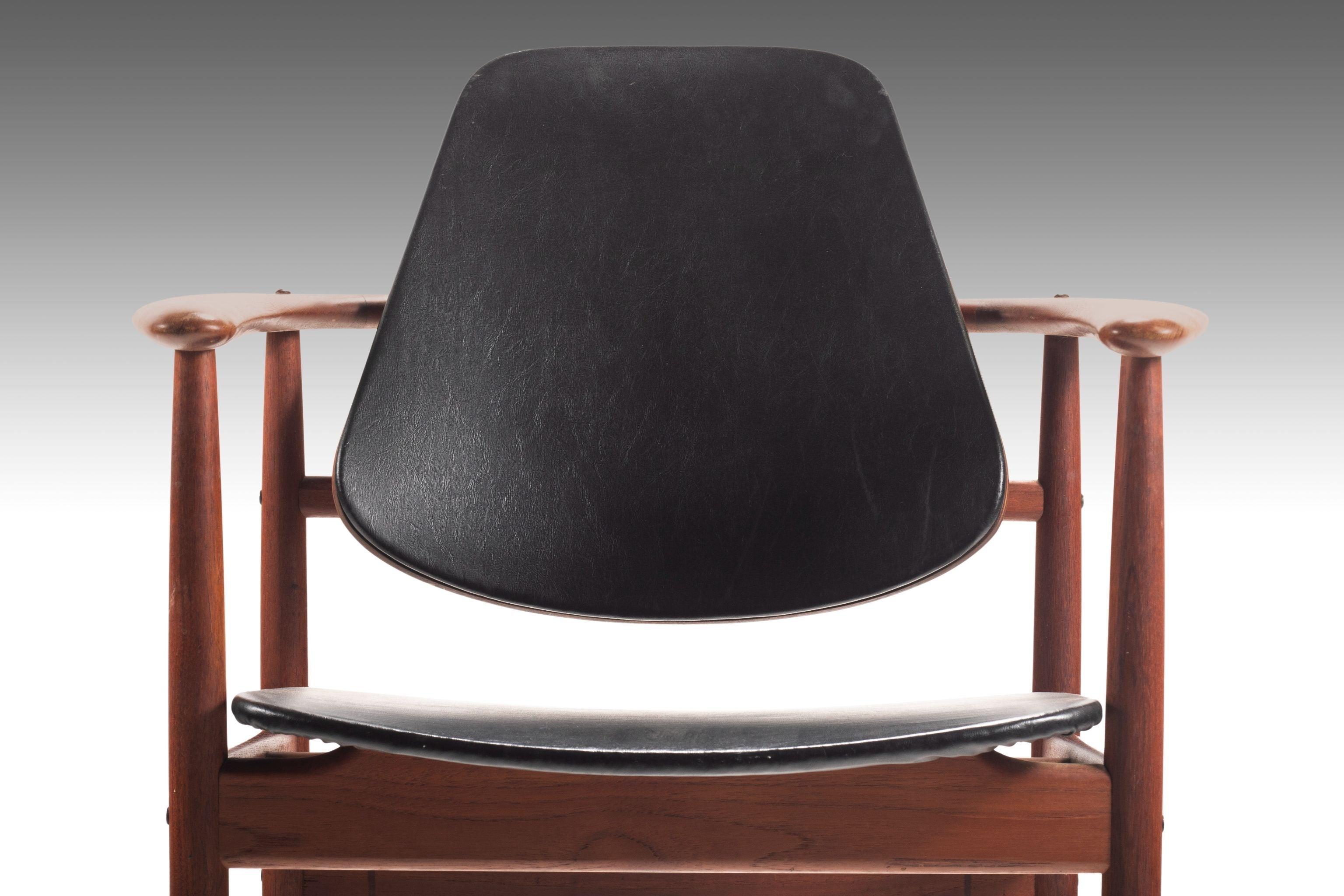 Captain's Chair in Teak by Arne Hovmand-Olsen for Onsild Møbelfabrik, c. 1960's In Good Condition In Deland, FL