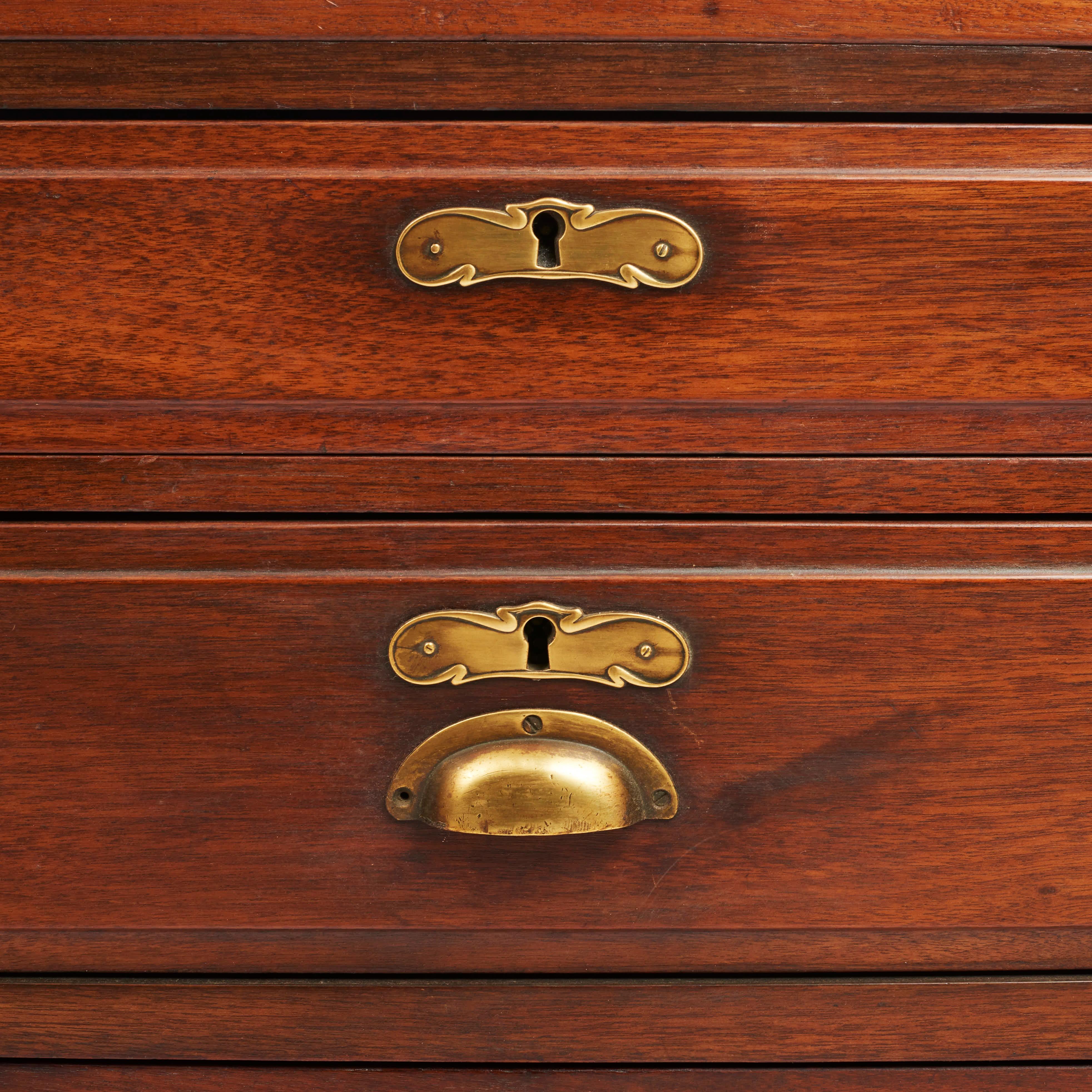Captain's Chest in Solid Mahogany, England, 1880-1900 5