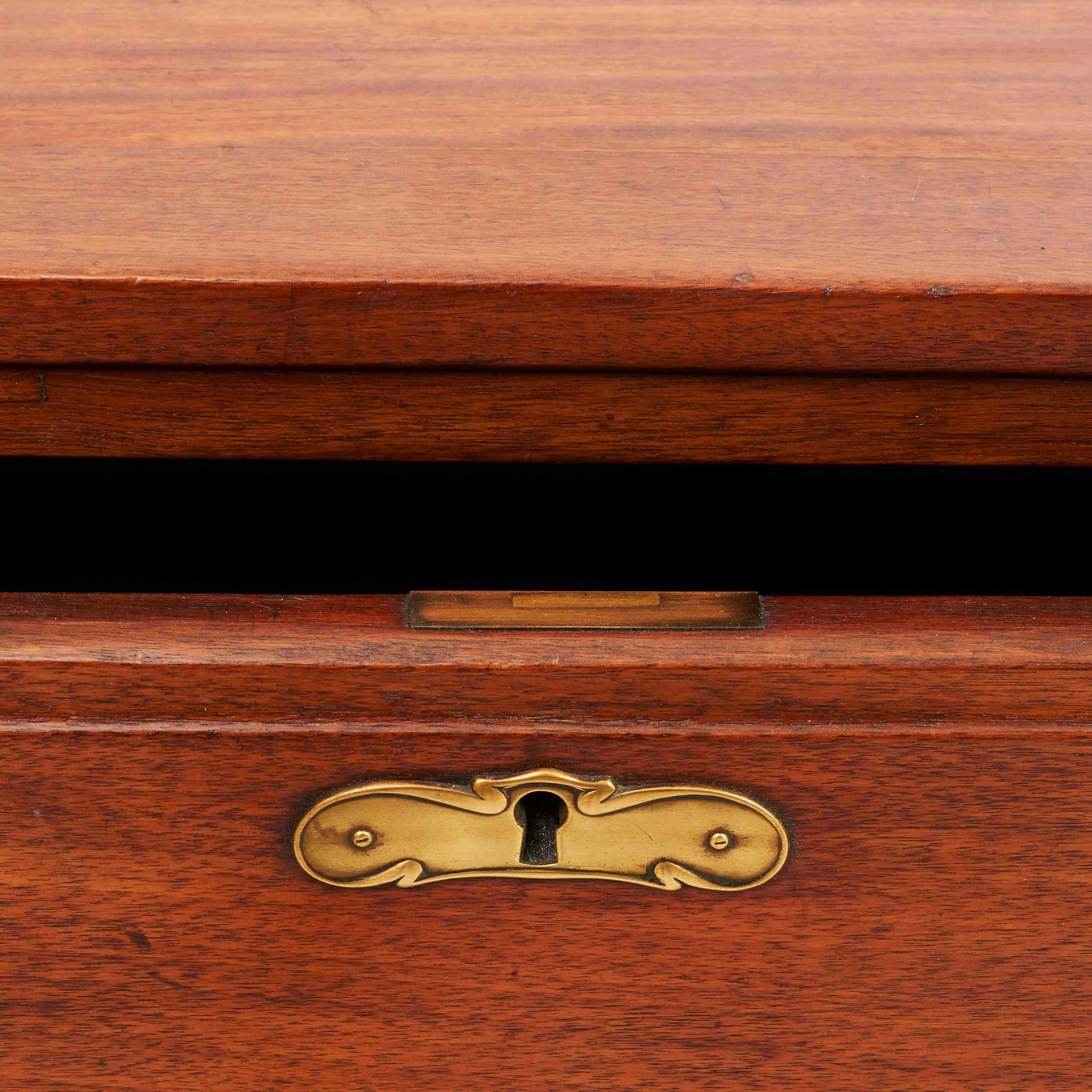 Captain's Chest in Solid Mahogany, England, 1880-1900 In Good Condition In Kastrup, DK