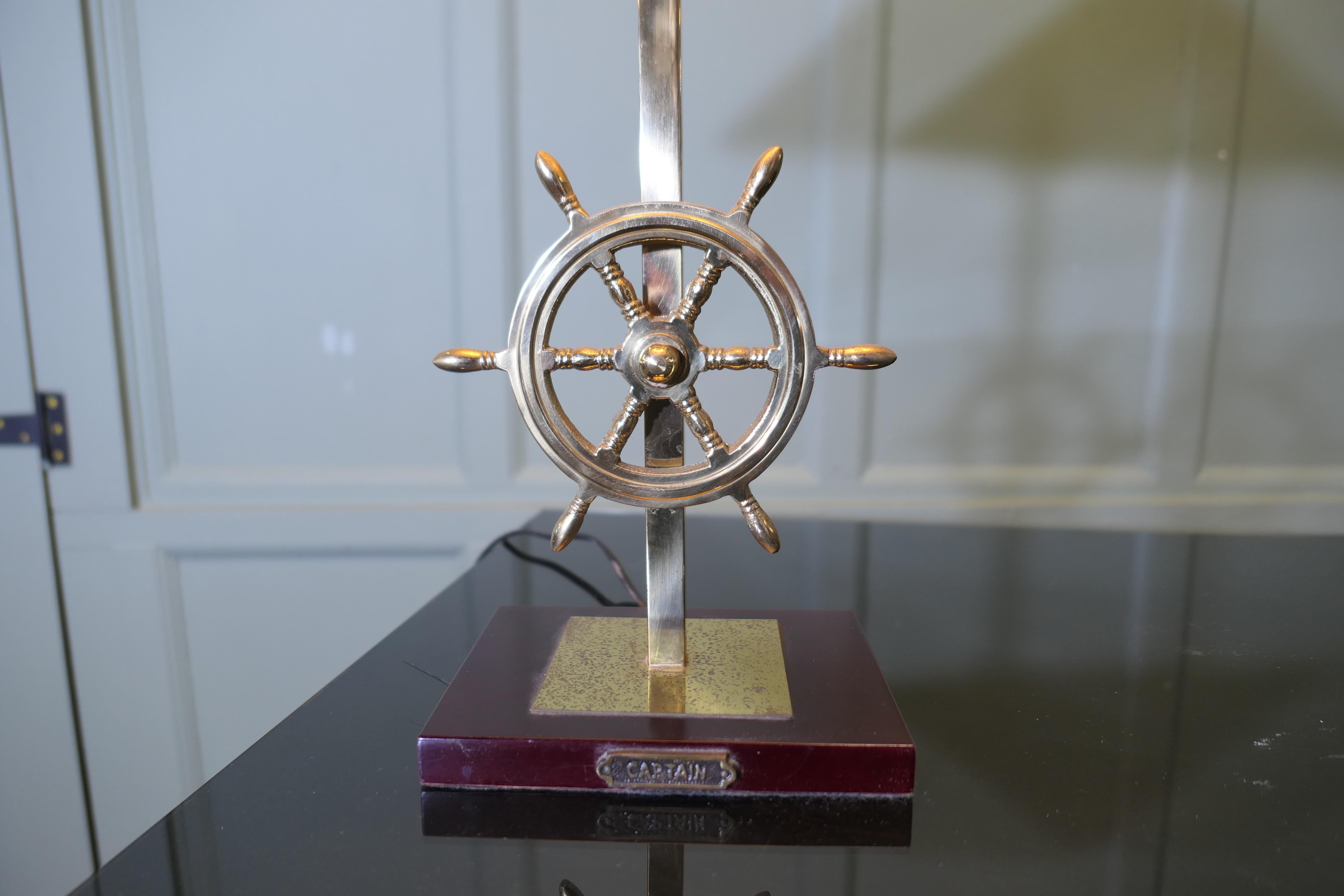 Captain’s Table Top Brass Lamp on a Nautical Theme mediados del siglo XX en venta