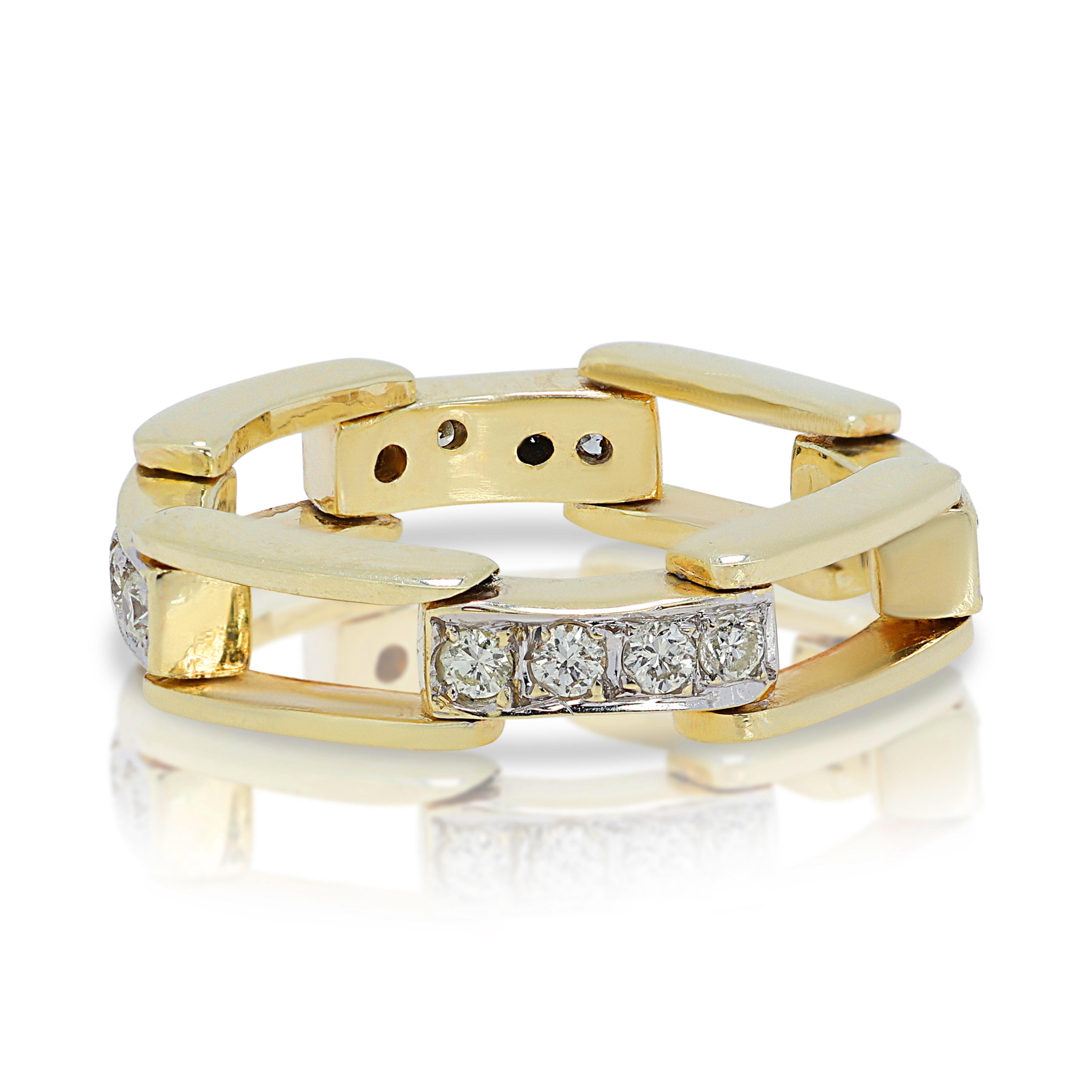 Round Cut Captivating 0.20ct Diamond Link Ring in 14K Yellow Gold For Sale