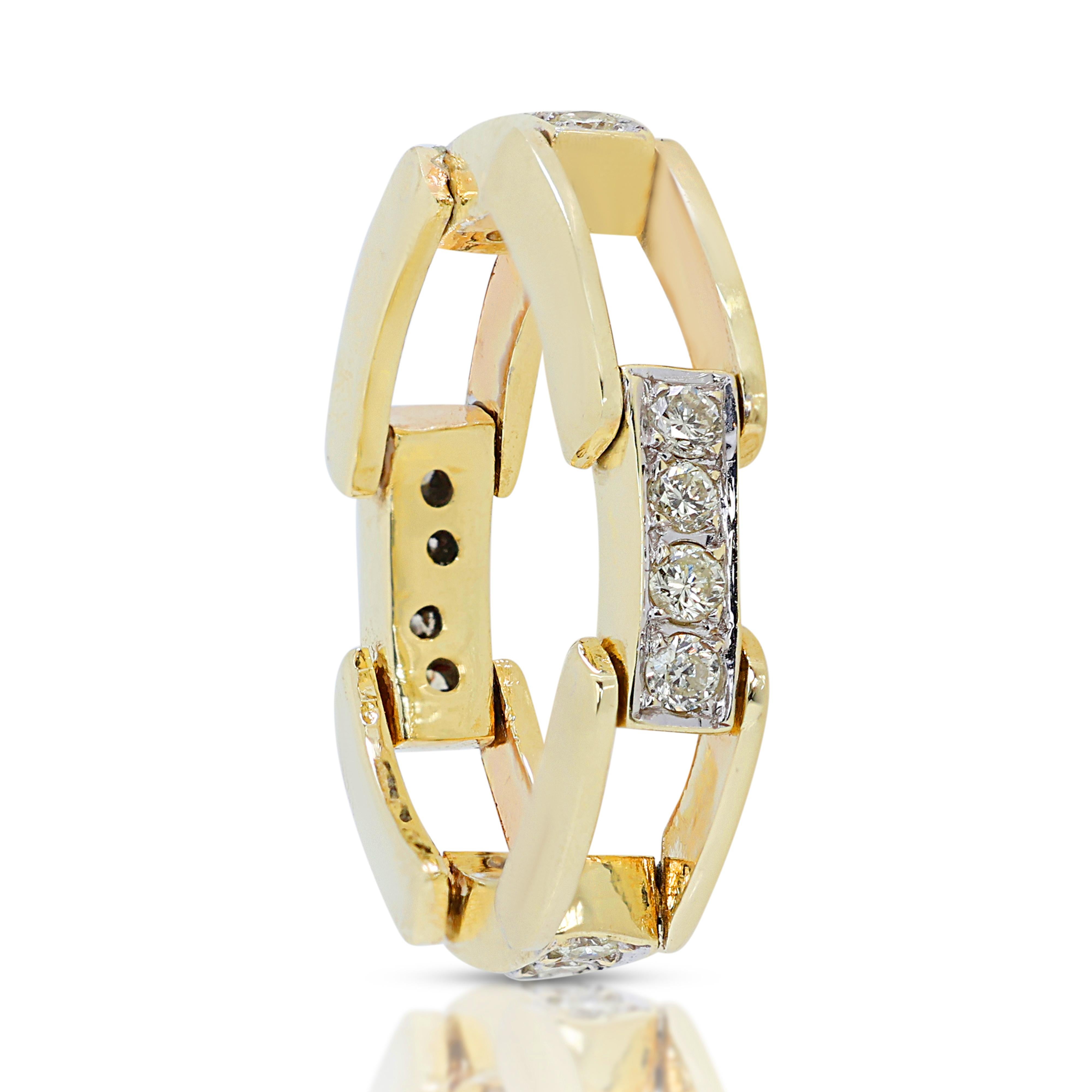 Captivating 0.20ct Diamond Link Ring in 14K Yellow Gold For Sale 1