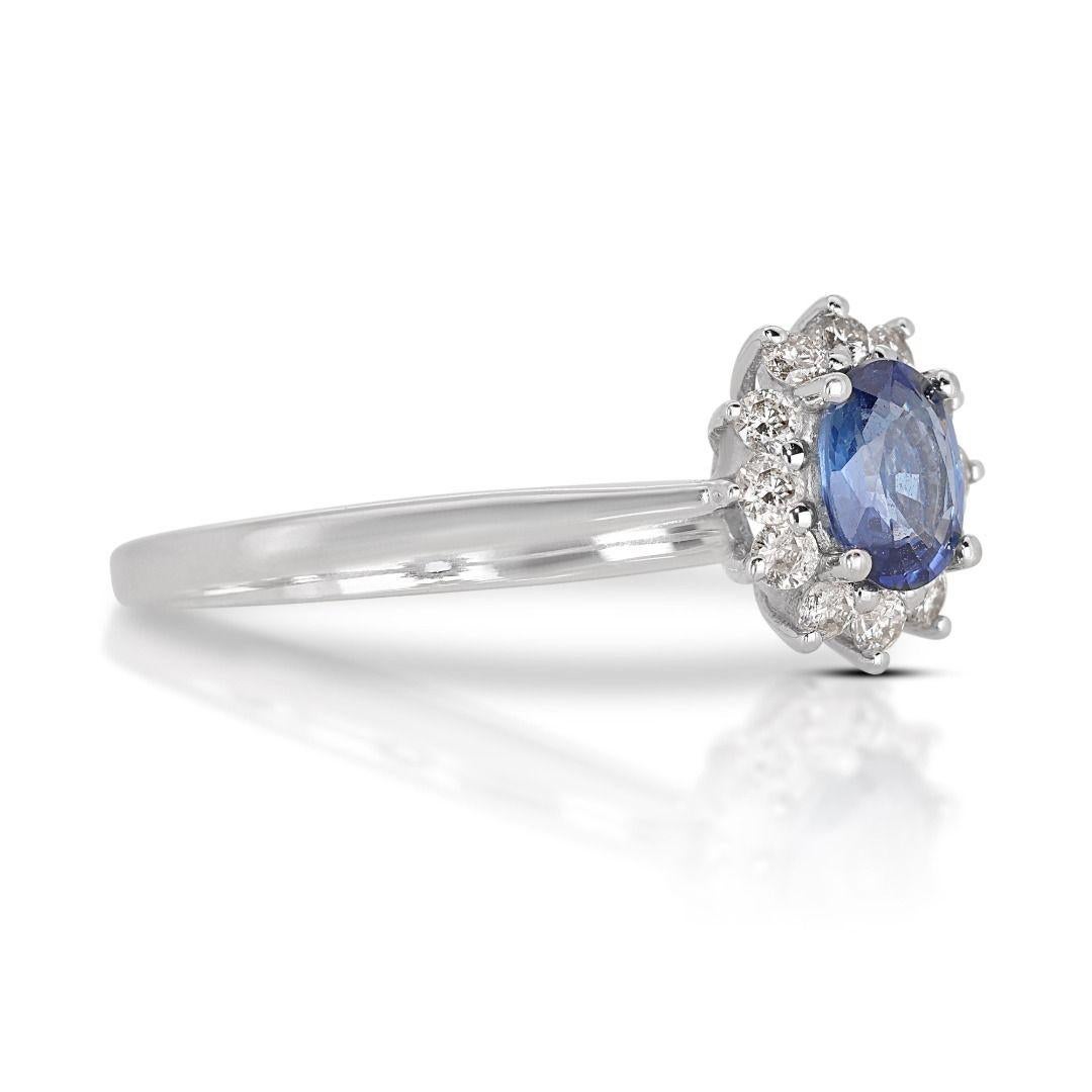 Oval Cut Captivating 0.36ct Sapphire Ring with a beautiful Diamond Side Stones For Sale