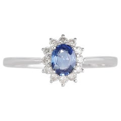 Bezaubernder 0,36 Karat Saphir-Ring mit wunderschönen Diamant-Beistellsteinen